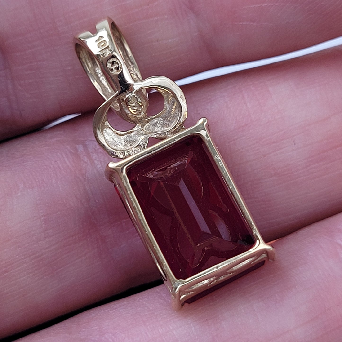 Large Simulated Ruby & 10K Yellow Gold Pendant