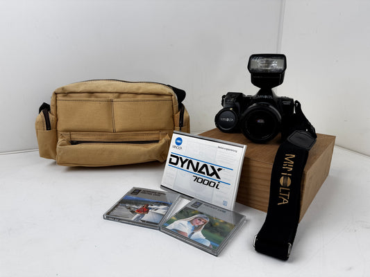 Minolta Dynax 7000i w/ 28-55mm Lens, Portrait/Depth Cards, Manuals & Bag (Untested)