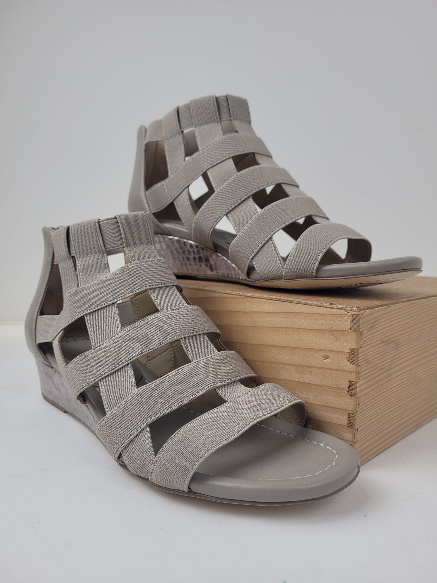 Donald Pliner Grey Veazy Sandal Women's Size 9M Retail $228
