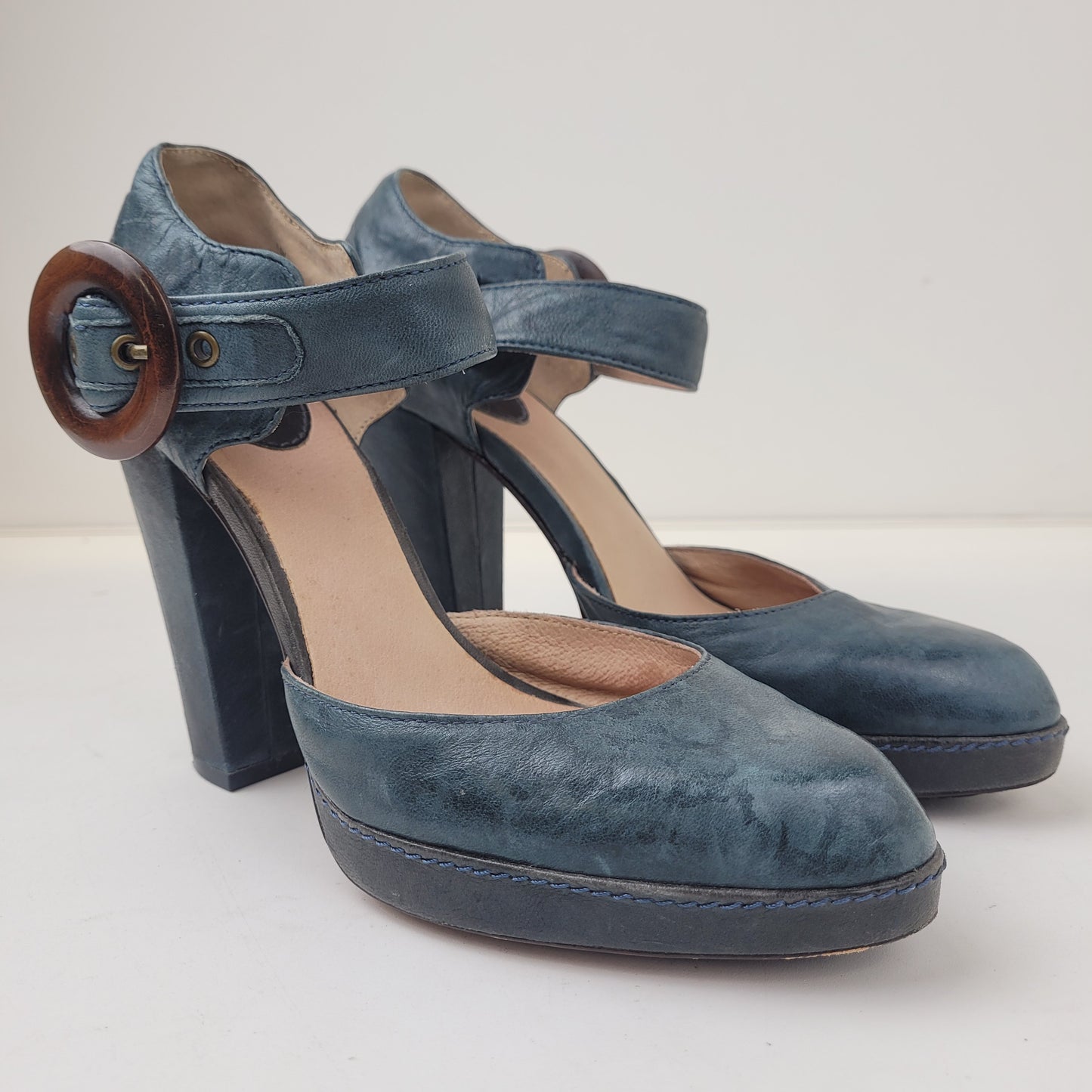 Frye Blue Leather Mary Jane Pumps with Big Wooden Buckle Sz 8 1/2