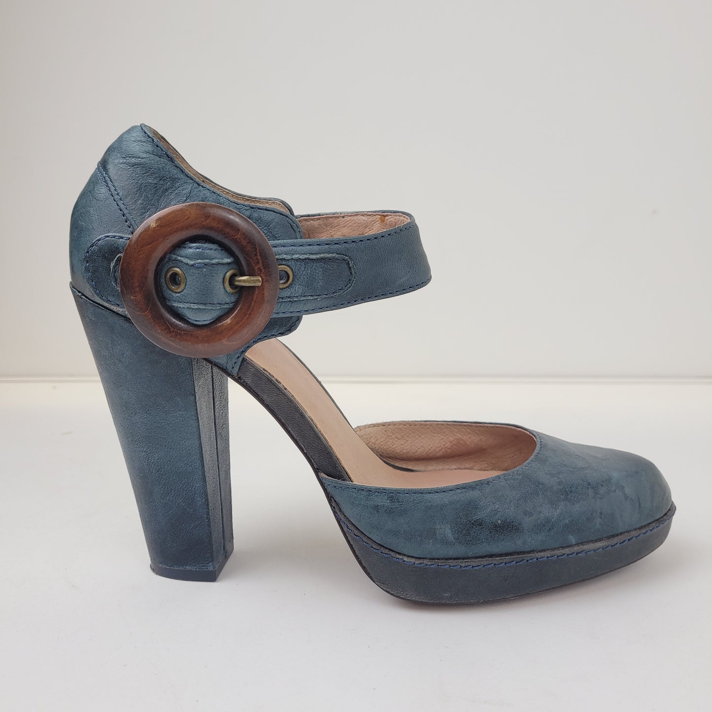 Frye Blue Leather Mary Jane Pumps with Big Wooden Buckle Sz 8 1/2