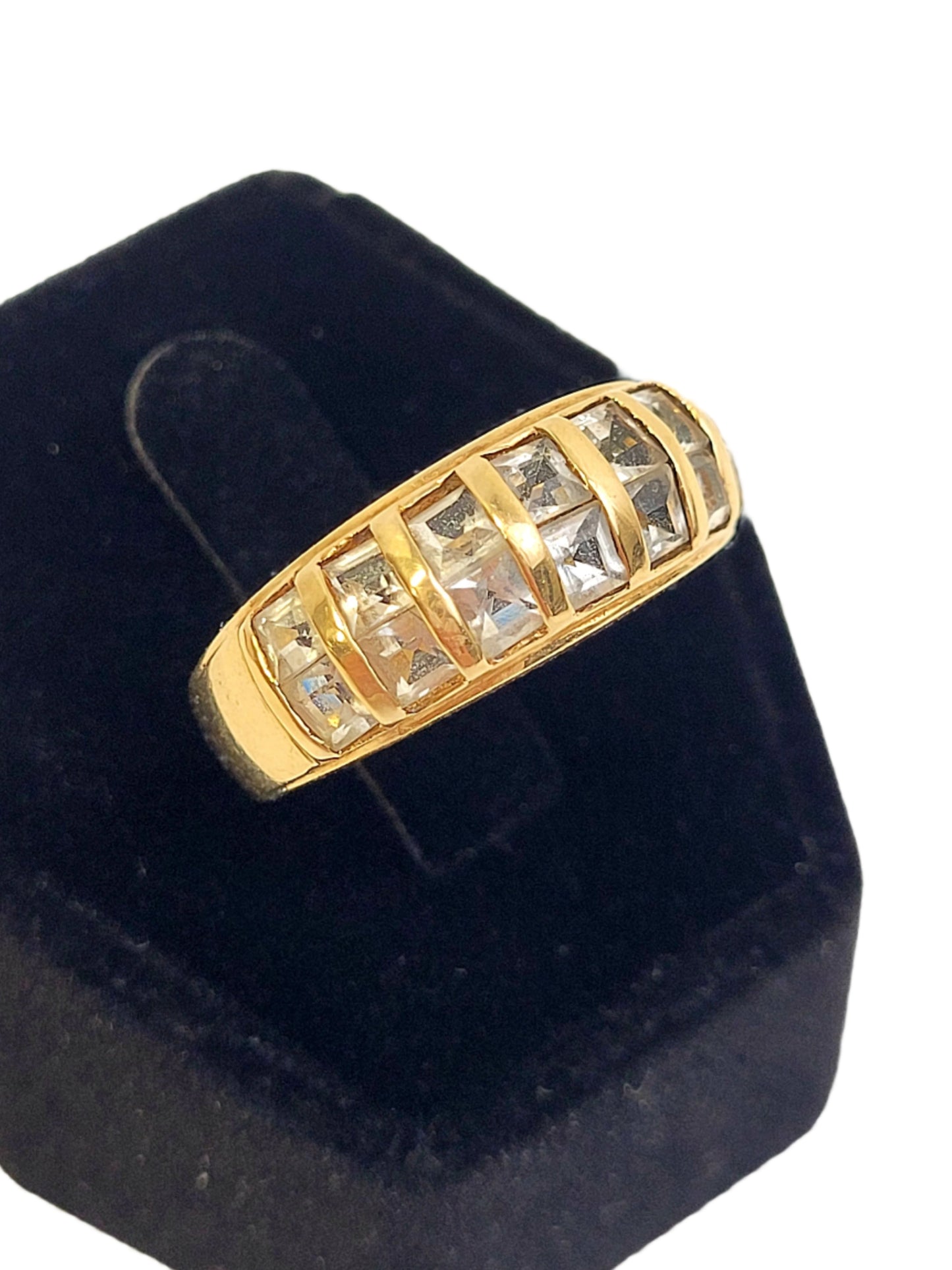 10K Gold Ring w Cubic Zirconia Stones Sz 8 3/4 Weighs .134 oz