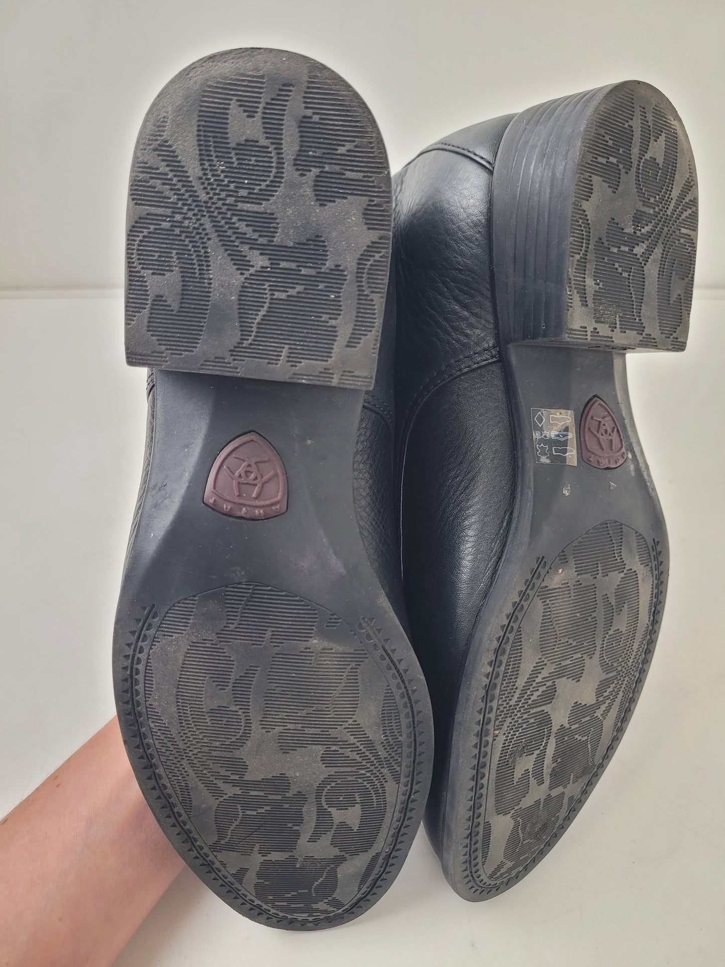 Ariat Josie Black Leather Equestrian Paddock Kiltie Western Ankle Boot Women's Sz 8