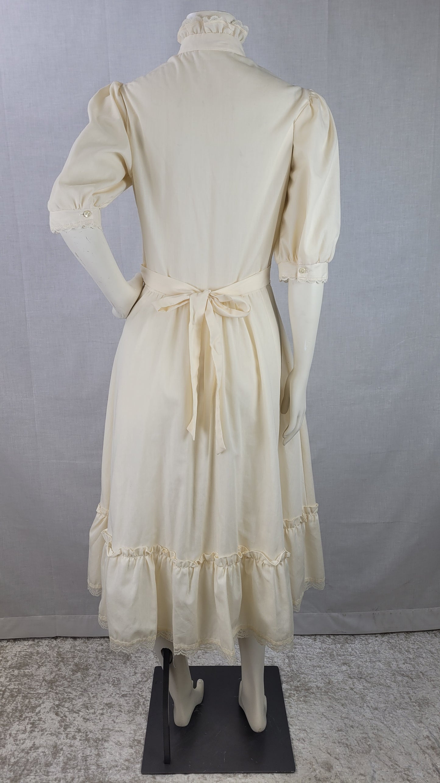 1970s Vintage Gunne Sax Ivory Dress with Eyelet Lace Trim Cottage Core Sz S
