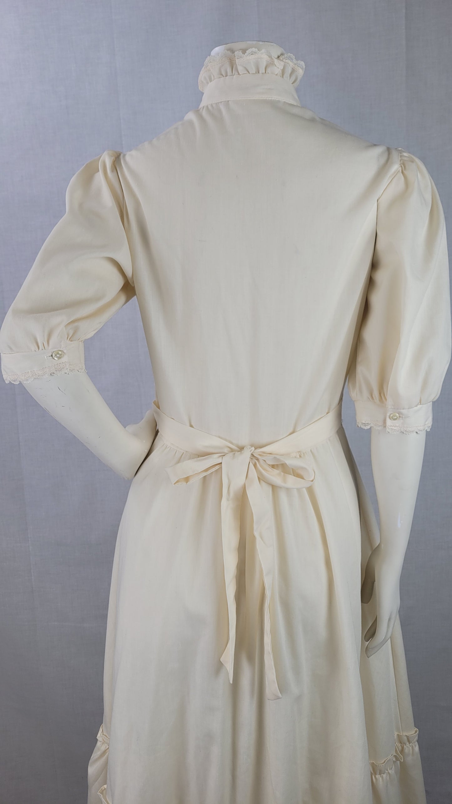 1970s Vintage Gunne Sax Ivory Dress with Eyelet Lace Trim Cottage Core Sz S