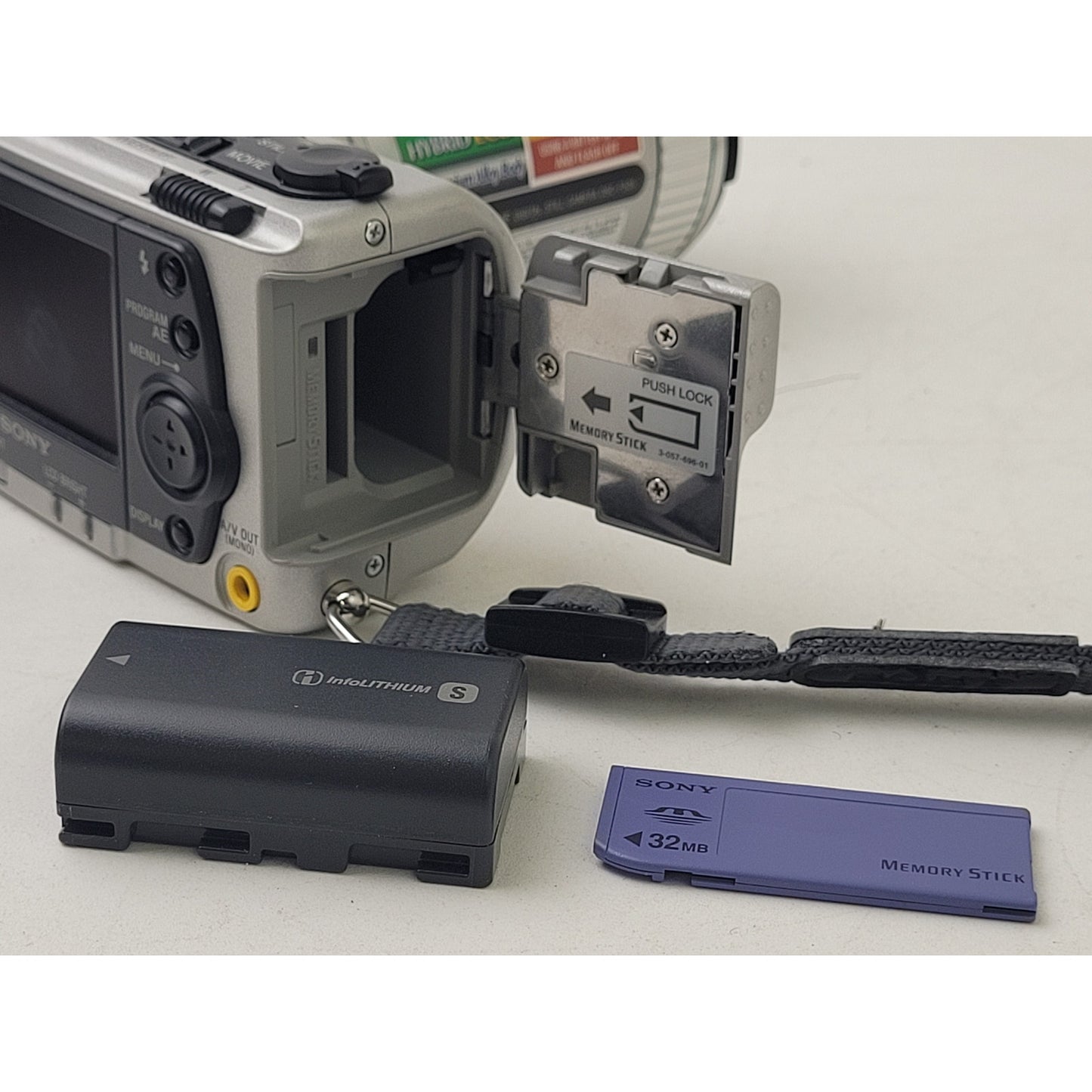 Sony Cyber-Shot Movie Still Camera DSC-F717 w Battery, SD Card, Charger | Repair