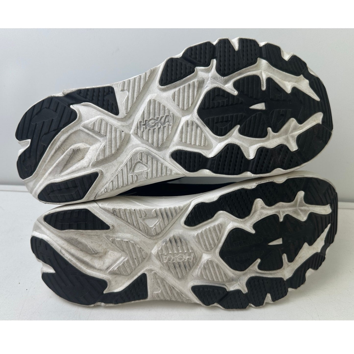 HOKA Arahi 8 Varsity Navy/White Running Shoes Men's Sz 9.5