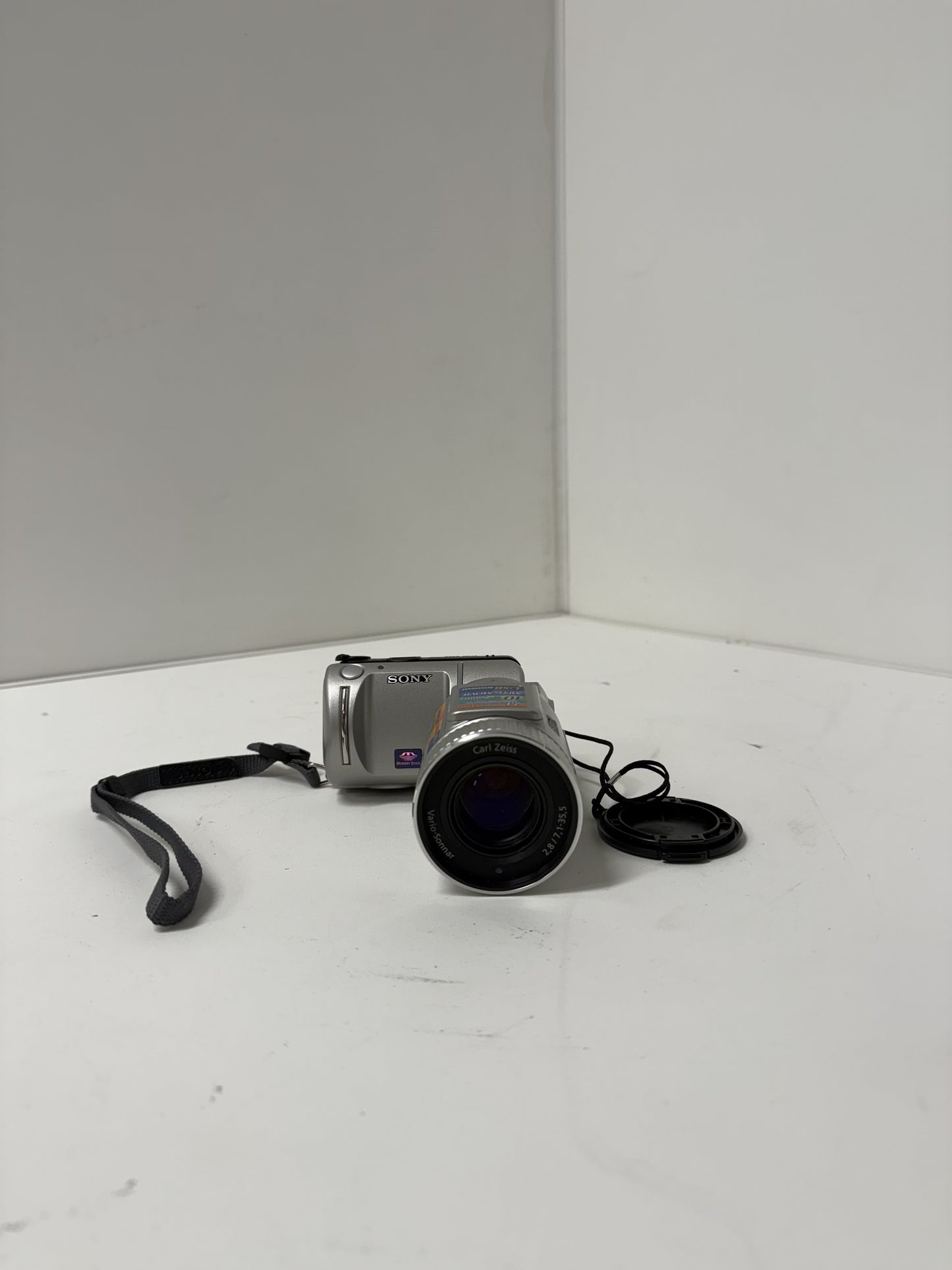 Sony Cyber-Shot DSC-F717