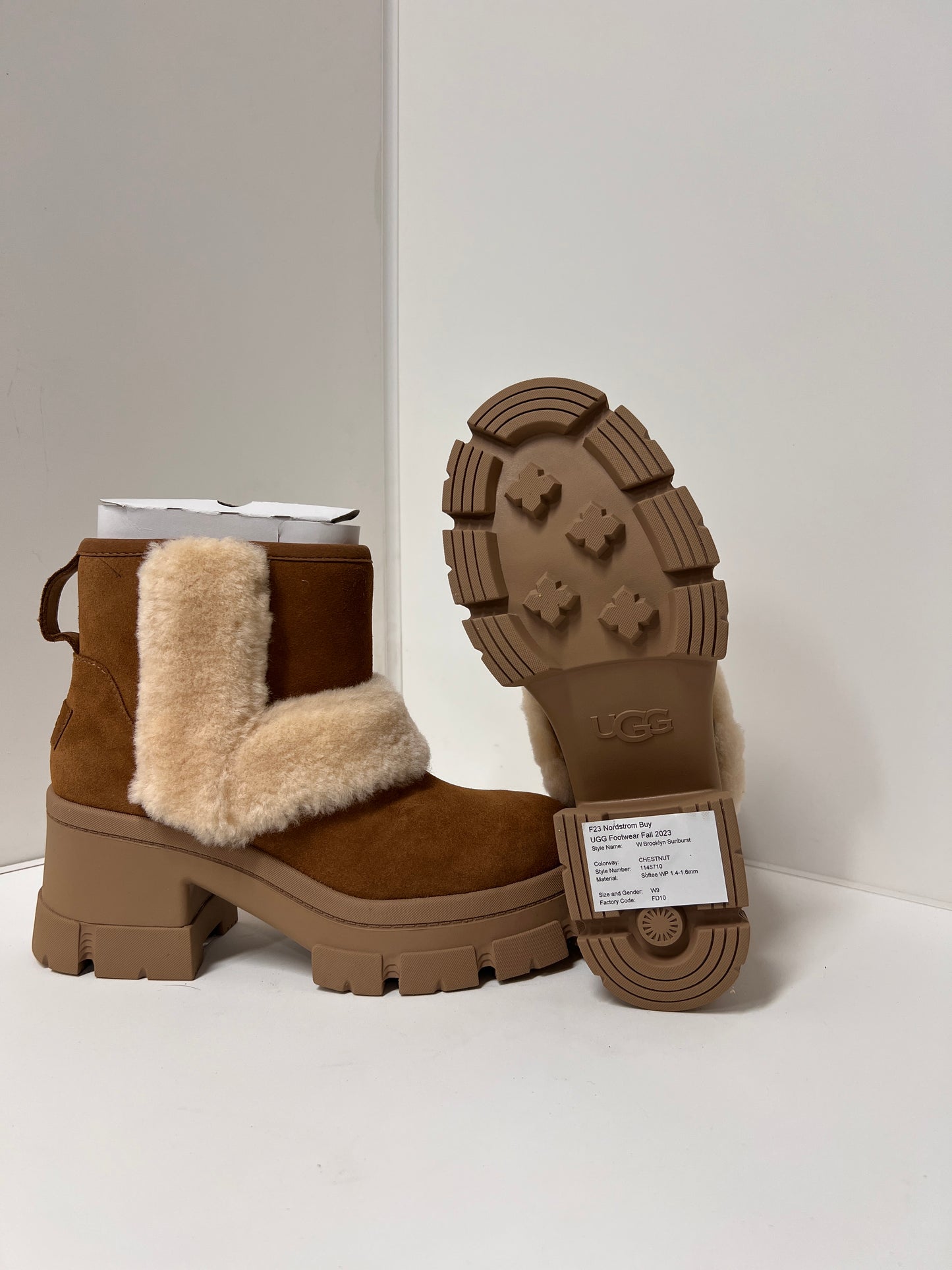 Women's Brooklyn Sunburst UGG Boots Size 9 NEW