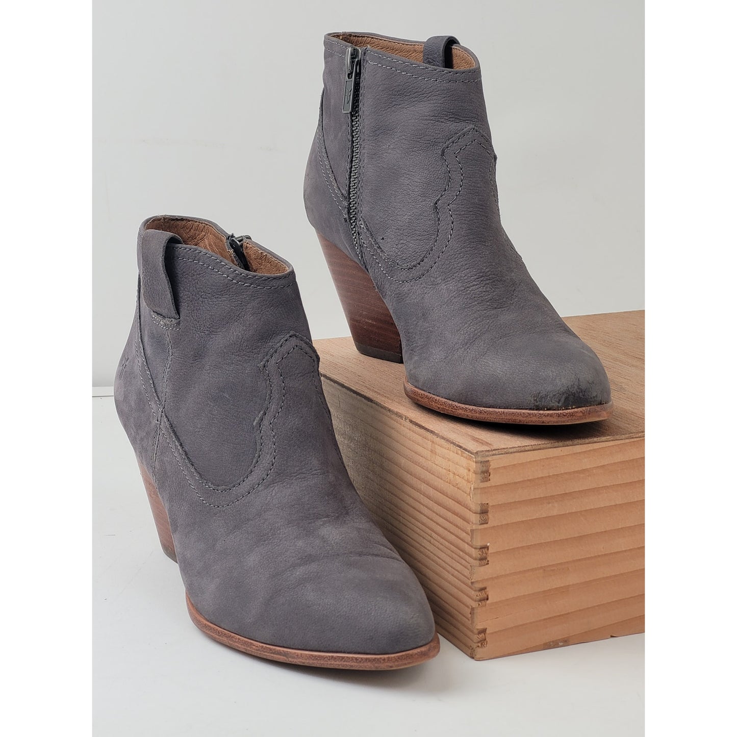 Frye Grey Cowgirl Side Zip Leather Booties Sz 7.5