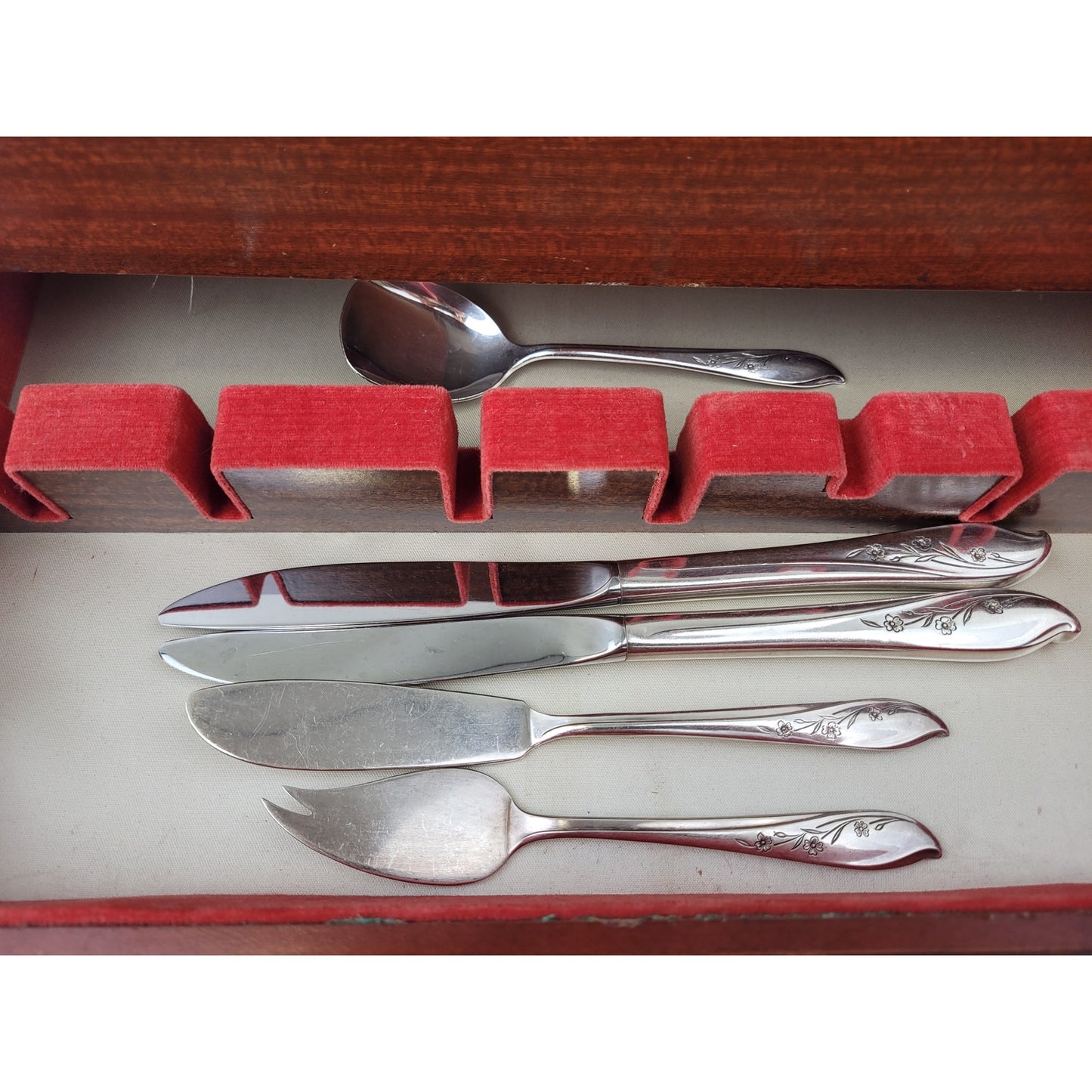 VTG 1847 Rogers Bros. Springtime Silver-Plated Flatware Set - 61 Pieces