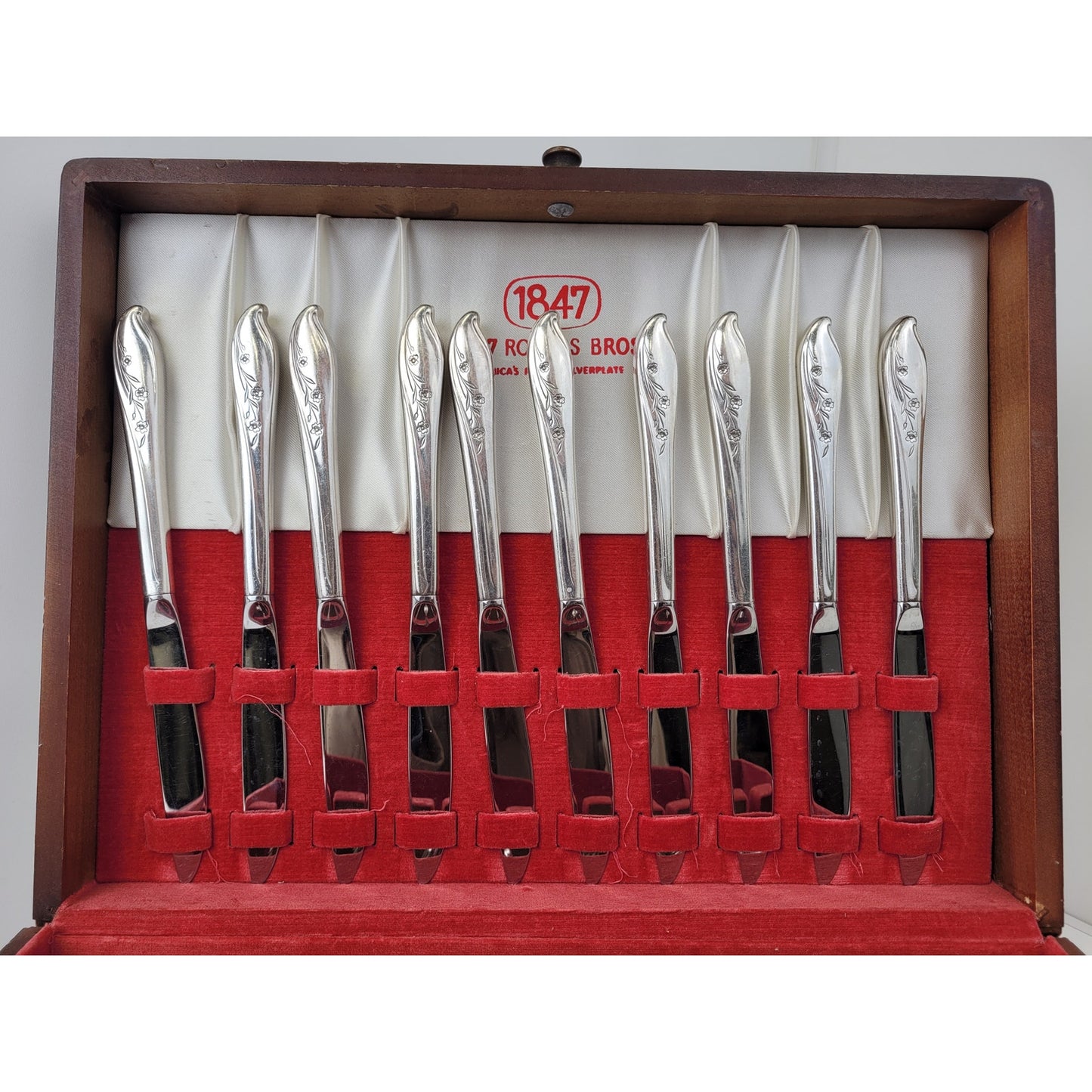 VTG 1847 Rogers Bros. Springtime Silver-Plated Flatware Set - 61 Pieces