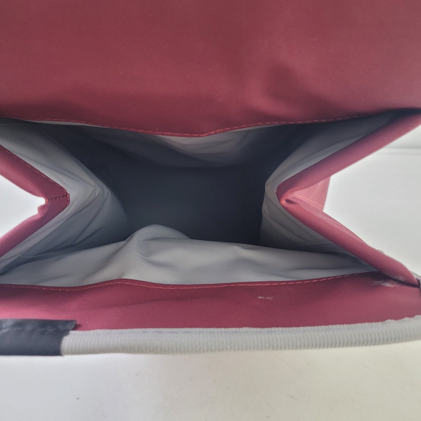 YETI Daytrip Lunch Bag in Wild Vine Red 6 QT Cooler EUC