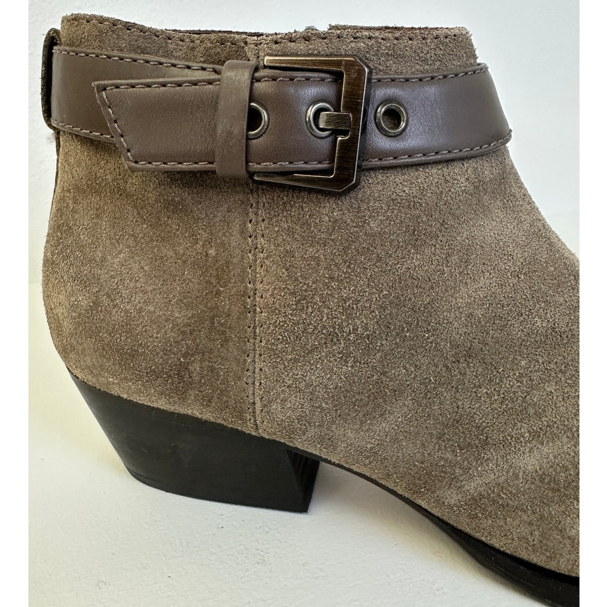 Aquatalia Light Brown Suede Buckle Ankle Boots Made in Italy Women’s Sz 6