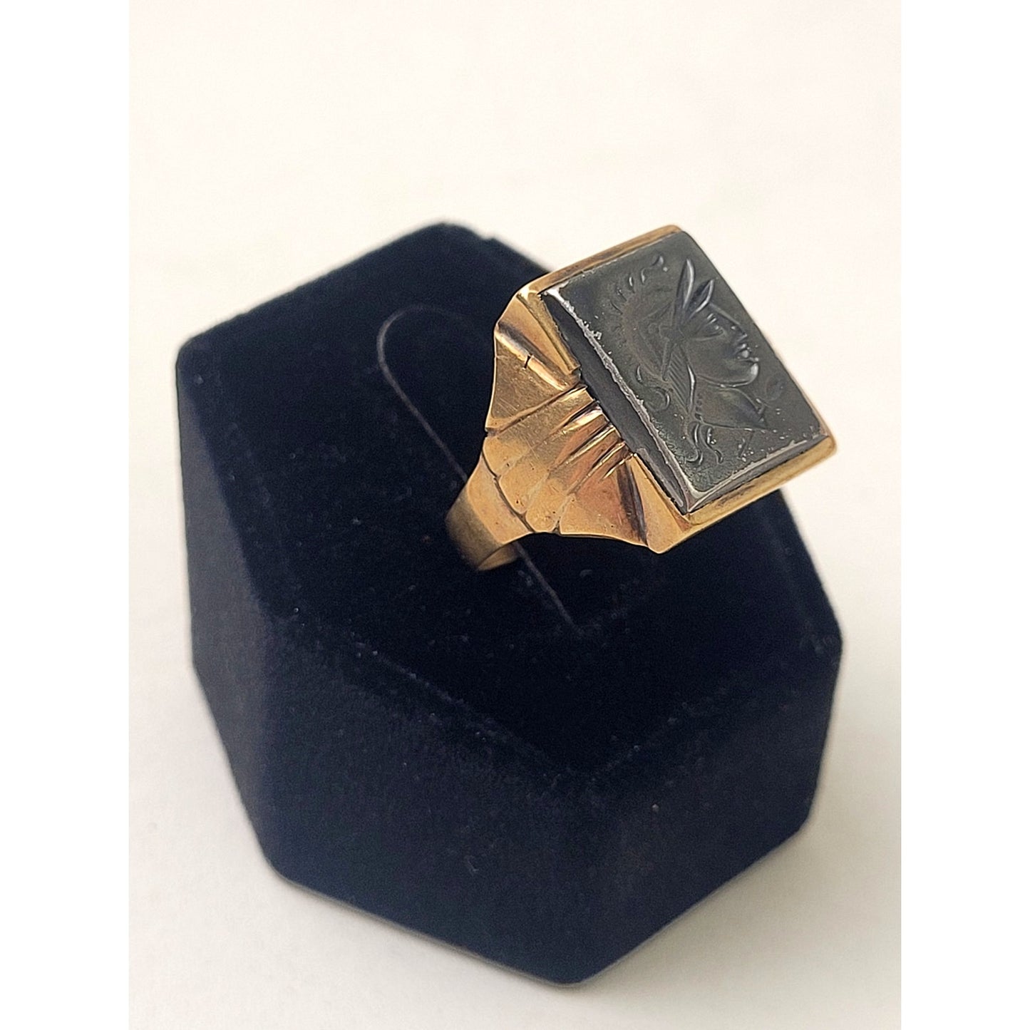Vintage 9K Yellow Gold Men's Signet Ring Hematite Stone Soldier Sz 9 | 5.83 g