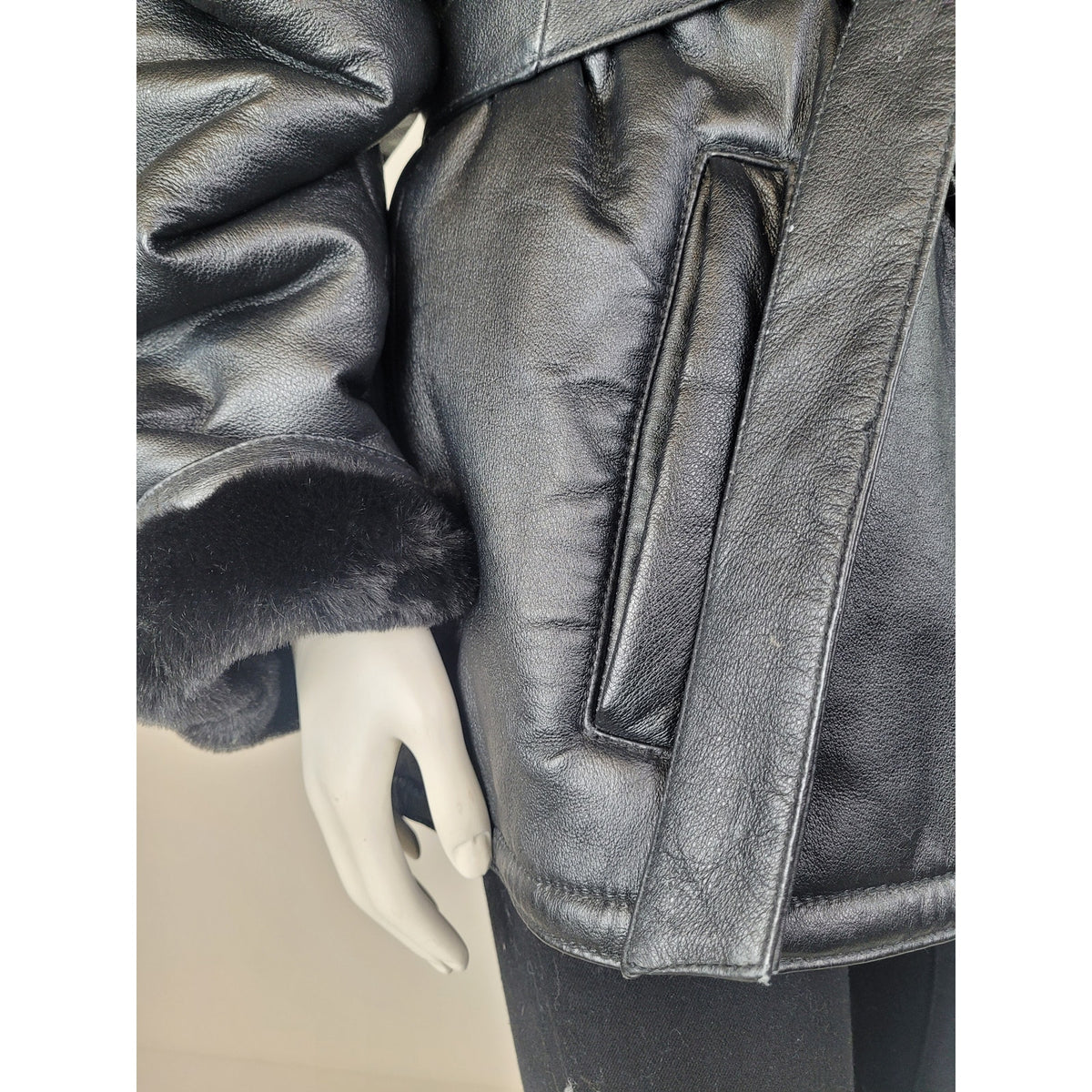 Vintage Wilsons Leather Black Leather Hooded Fur-Lined Jacket w Belt Sz L