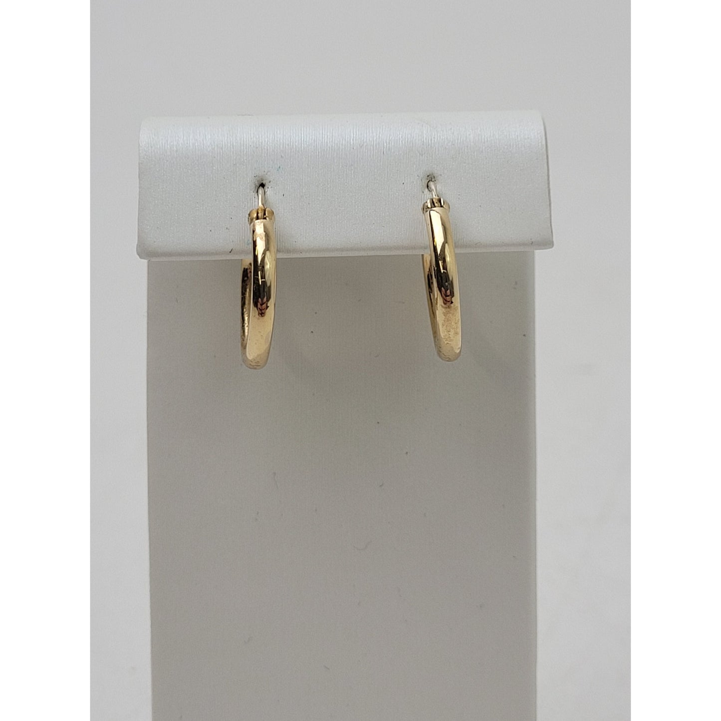 14K Yellow Gold Small Hoops | 1.31 grams
