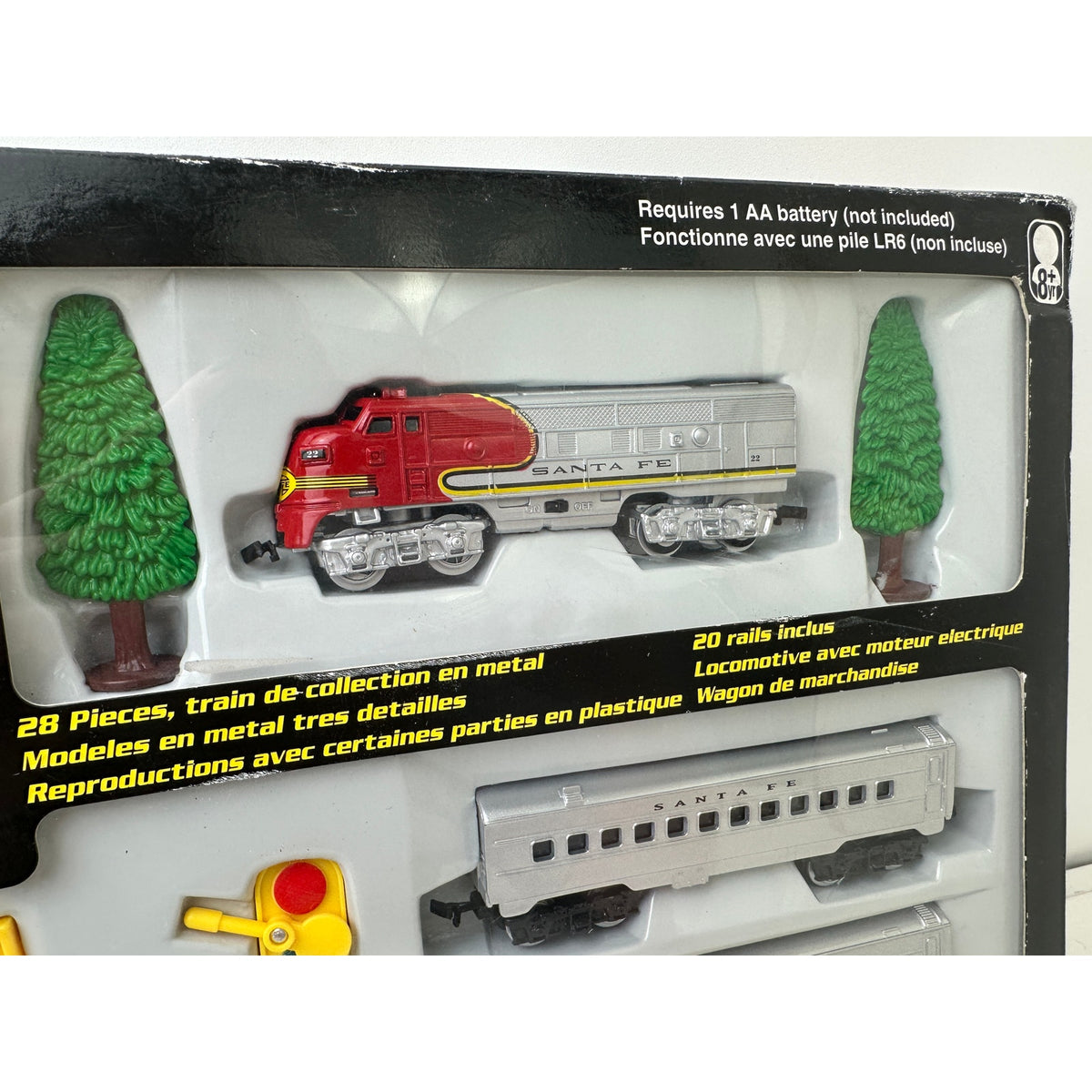 Vintage Maisto Power On Track Santa Fe 28-Piece Collectible Die-Cast Train Set