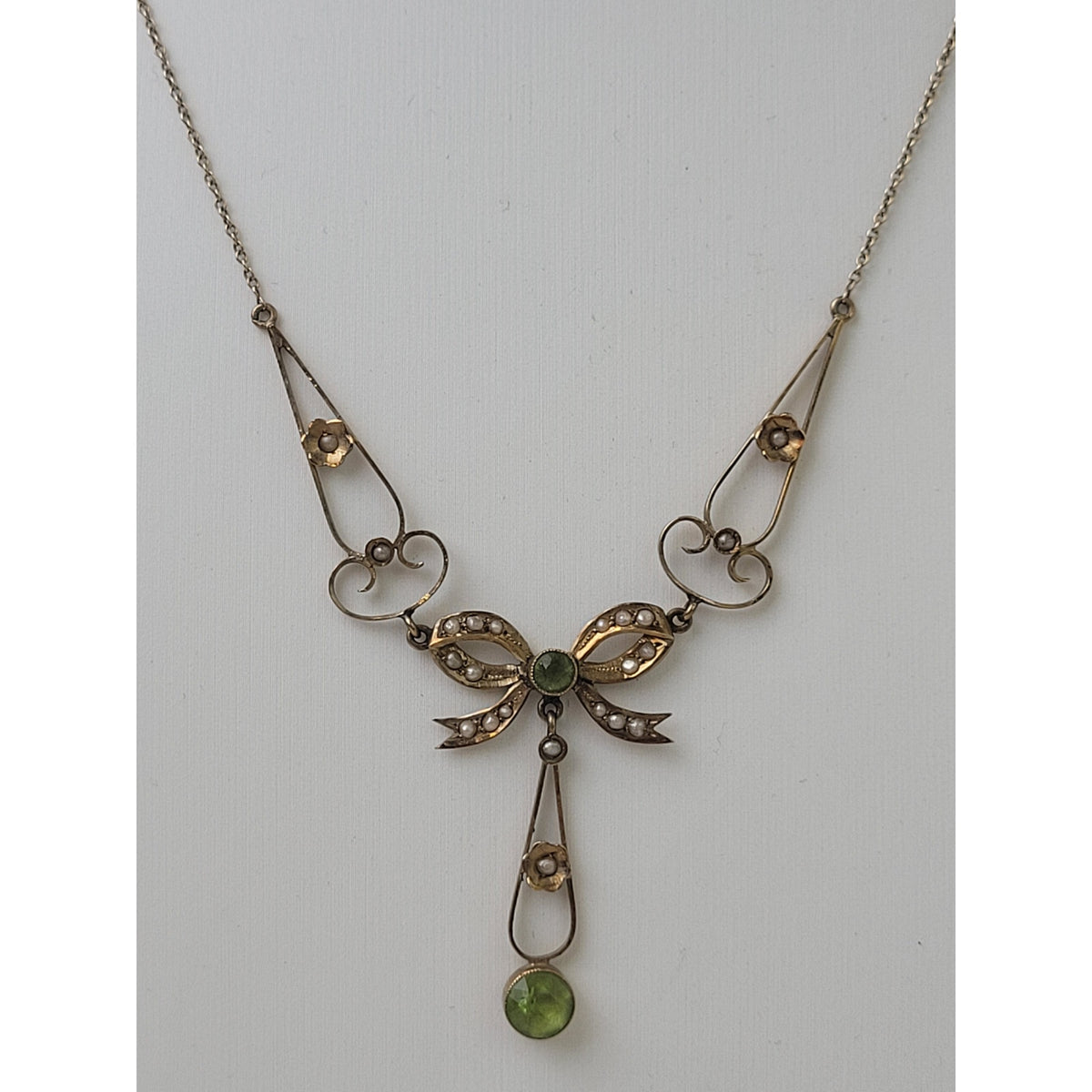 14K Yellow Gold Art Nouveau Genuine Peridot & Seed Pearl Bow Drop Necklace w Box