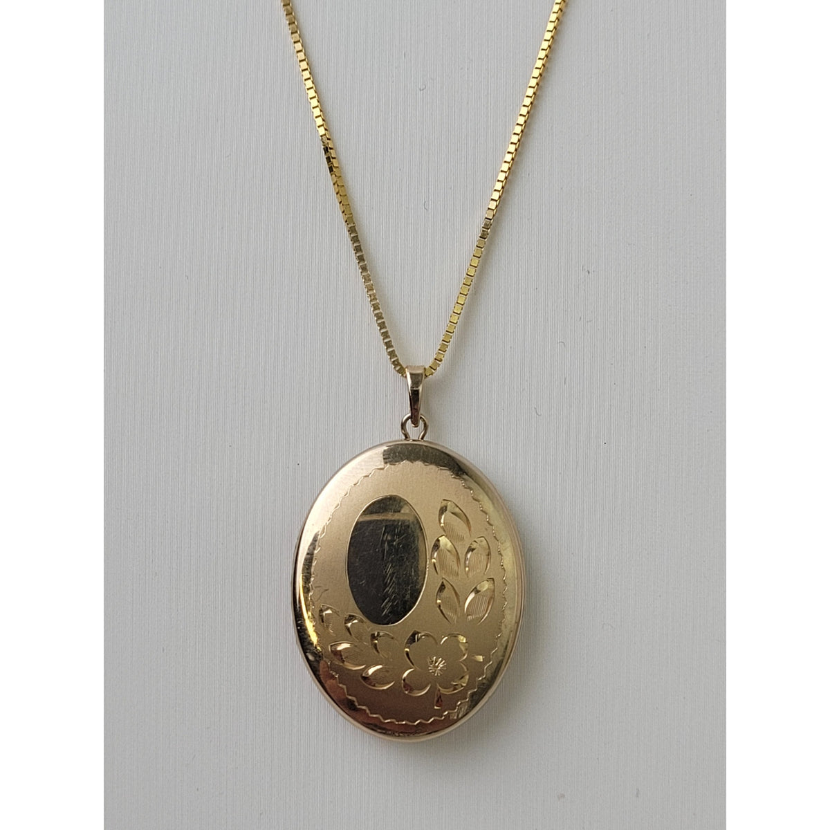 Solid 14K Yellow Gold Vintage Engraved Locket on 20" Gold Box Link Chain | 8.24g