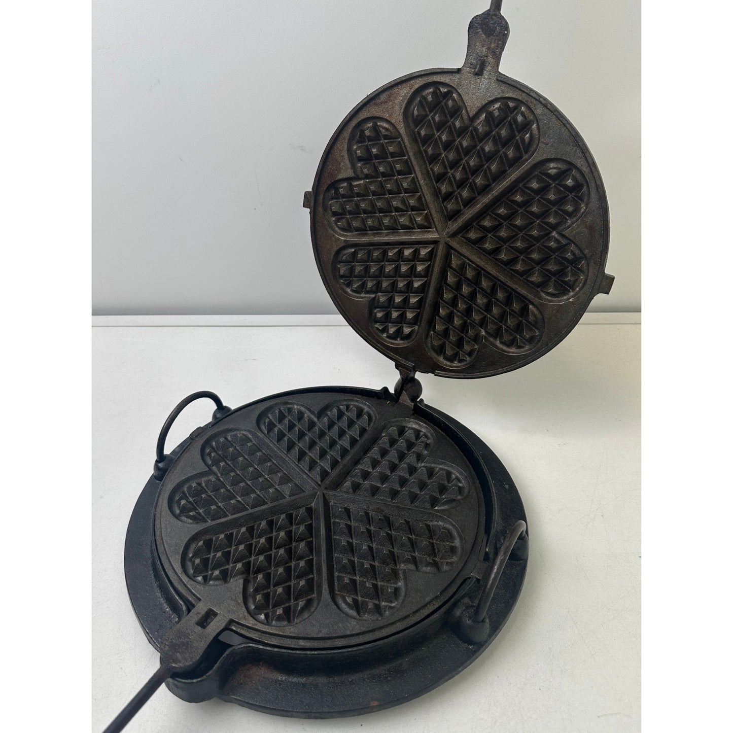 Vintage Husqvarna Norrahammar No. 5 Cast Iron Heart Waffle Iron W/ Base