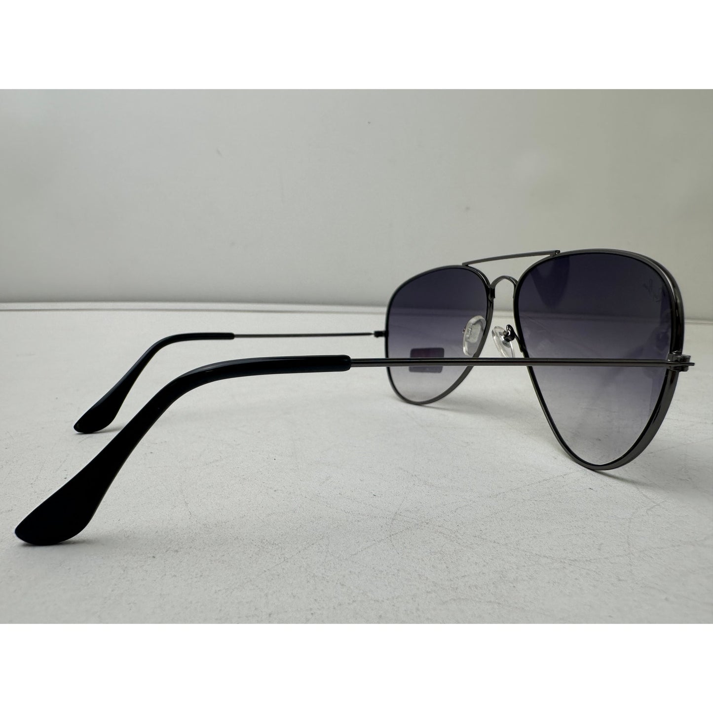 Authentic Ray-Ban Aviator Classic Black / Gradient Lenses Unisex Sunglasses