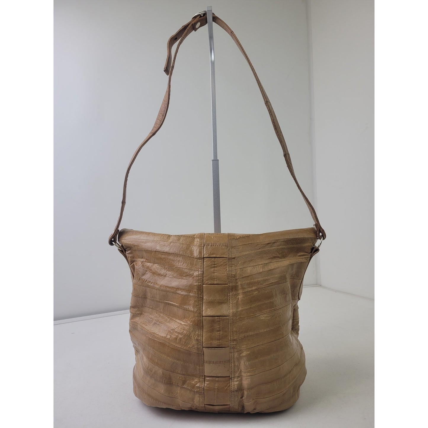 Vintage 1980s Tan Eel Skin Hobo Bucket Bag Medium Size Purse