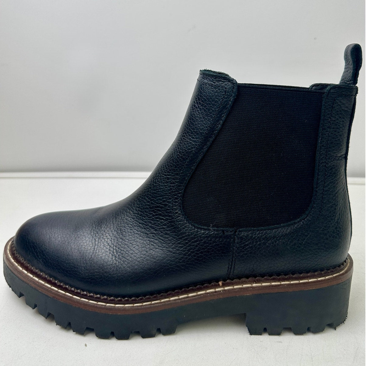 Caslon Miller Water Resistant Black Leather Chelsea Lug Boots Women's Sz 7.5