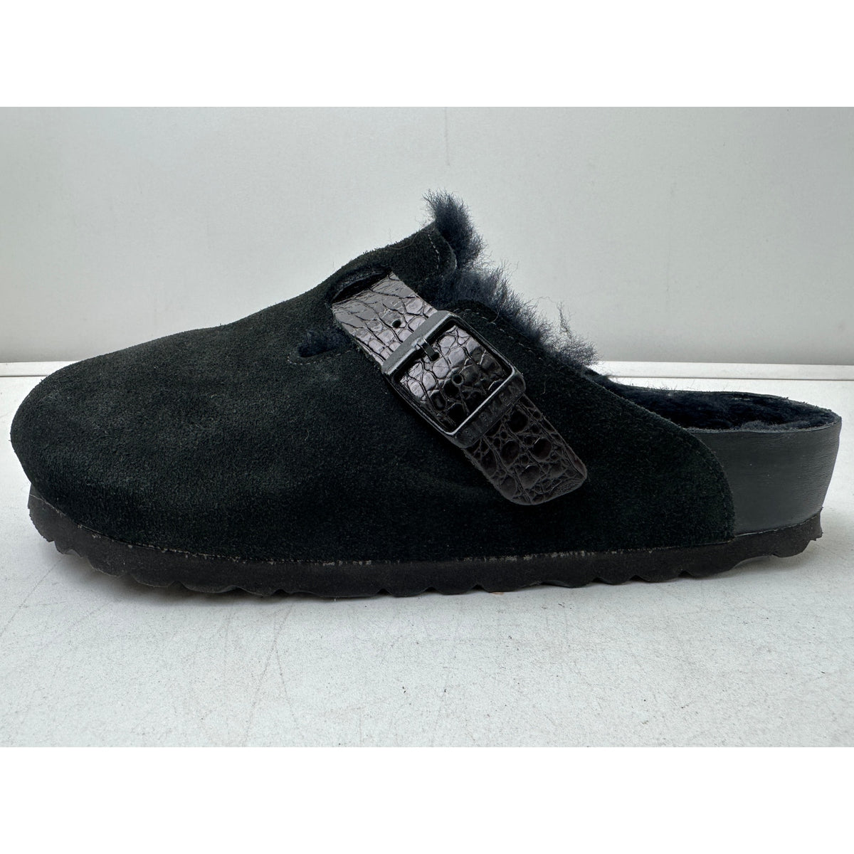 Birkenstock Boston Black Shearling Suede Clogs w/ Embossed Strap Women's Sz 5