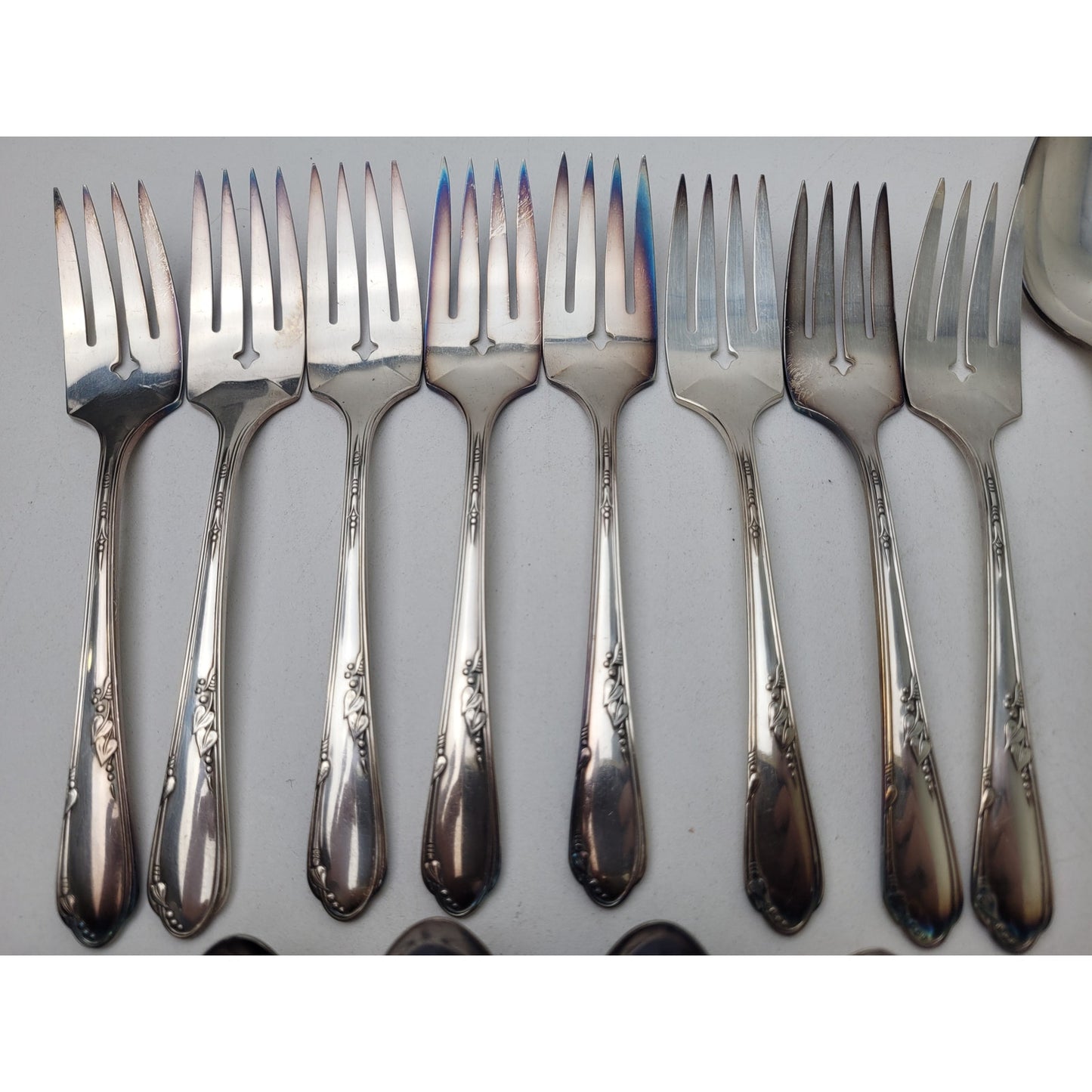 Vintage Wm A Rogers Oneida Meadowbrook Silverplate Silverware Set of 32