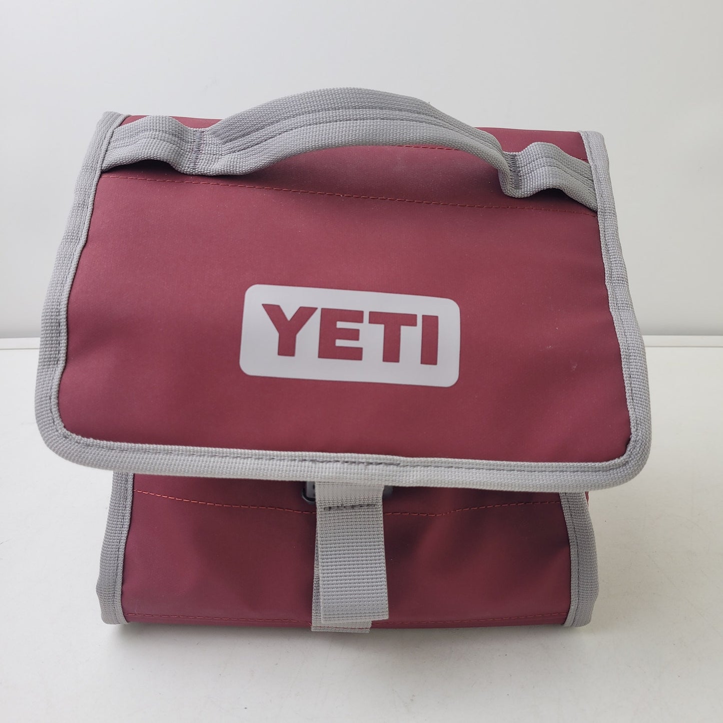 YETI Daytrip Lunch Bag in Wild Vine Red 6 QT Cooler EUC