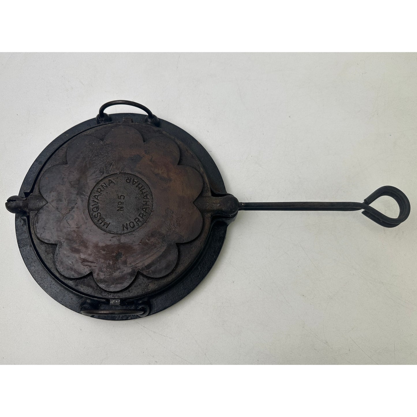 Vintage Husqvarna Norrahammar No. 5 Cast Iron Heart Waffle Iron W/ Base