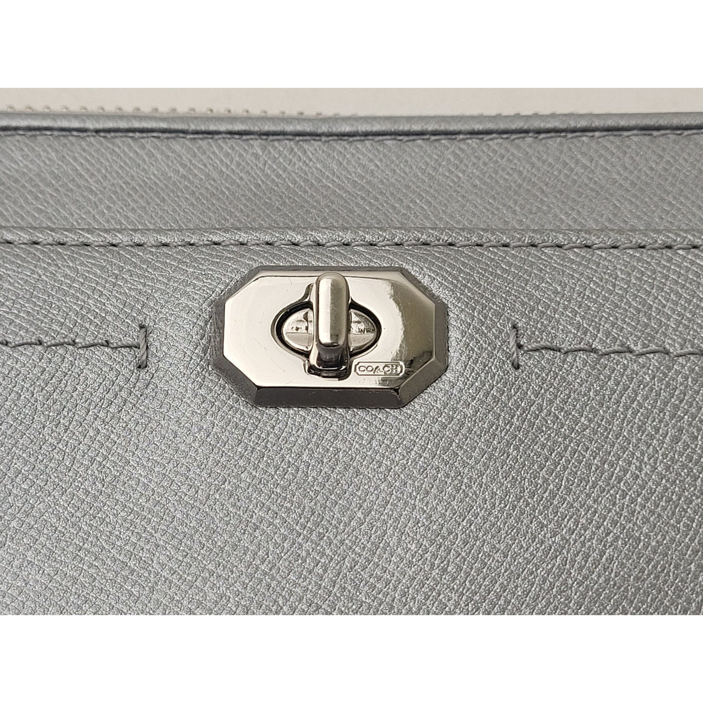 COACH Saffiano Silver Leather Turnlock Zip Around Accordion Wallet EUC