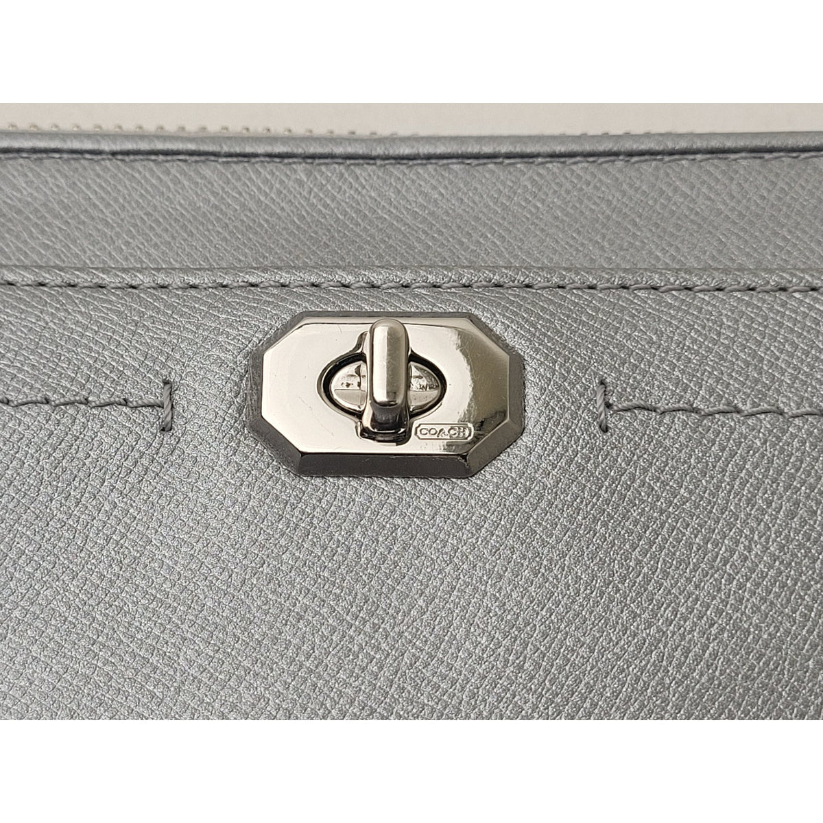COACH Saffiano Silver Leather Turnlock Zip Around Accordion Wallet EUC