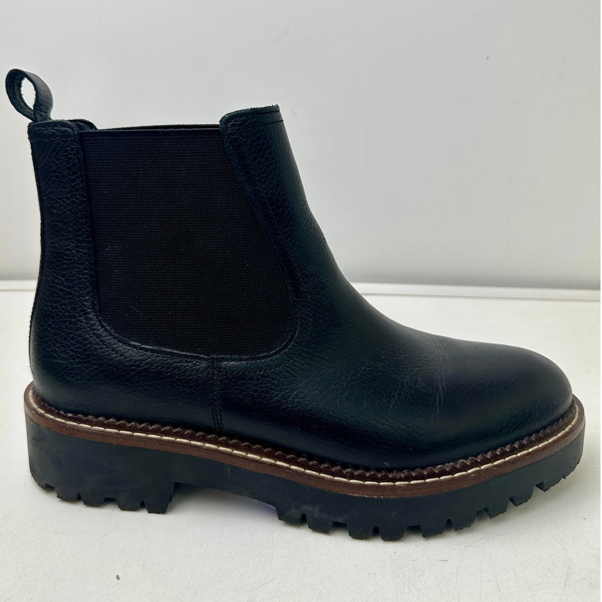 Caslon Miller Water Resistant Black Leather Chelsea Lug Boots Women's Sz 7.5