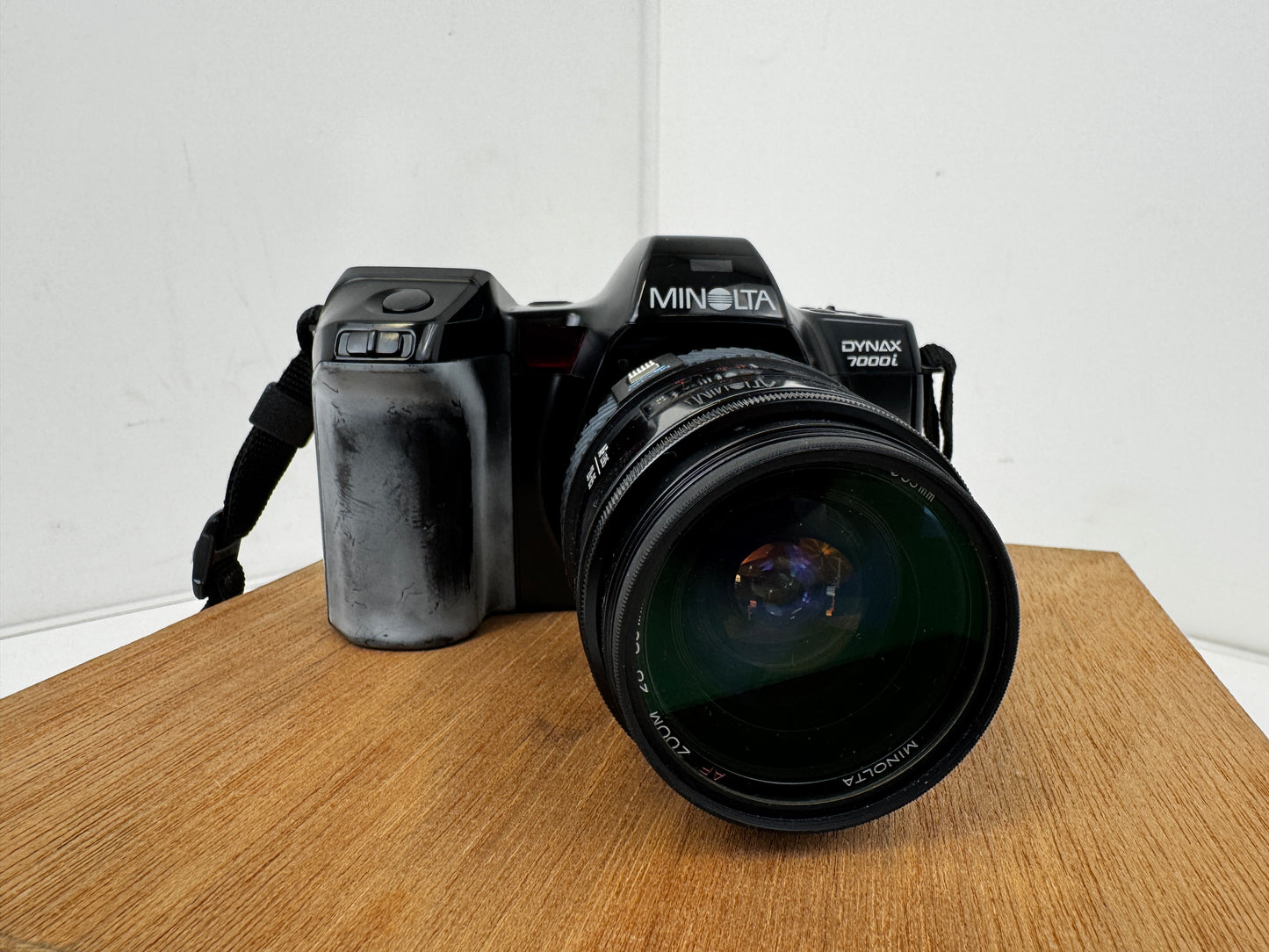 Minolta Dynax 7000i w/ 28-55mm Lens, Portrait/Depth Cards, Manuals & Bag (Untested)