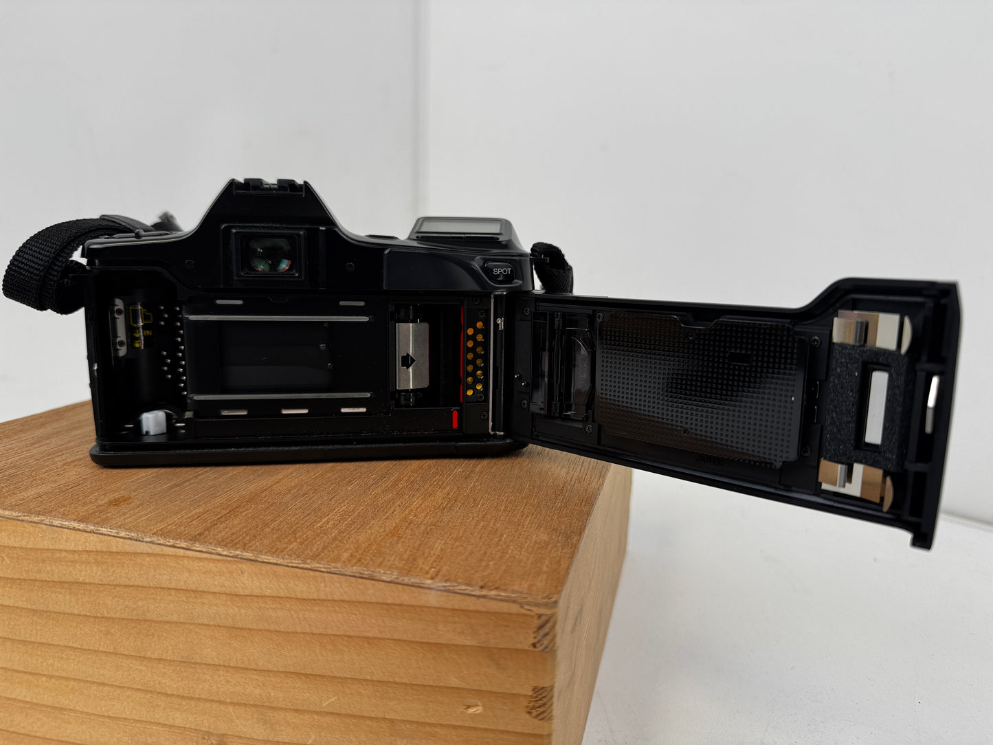 Minolta Dynax 7000i w/ 28-55mm Lens, Portrait/Depth Cards, Manuals & Bag (Untested)