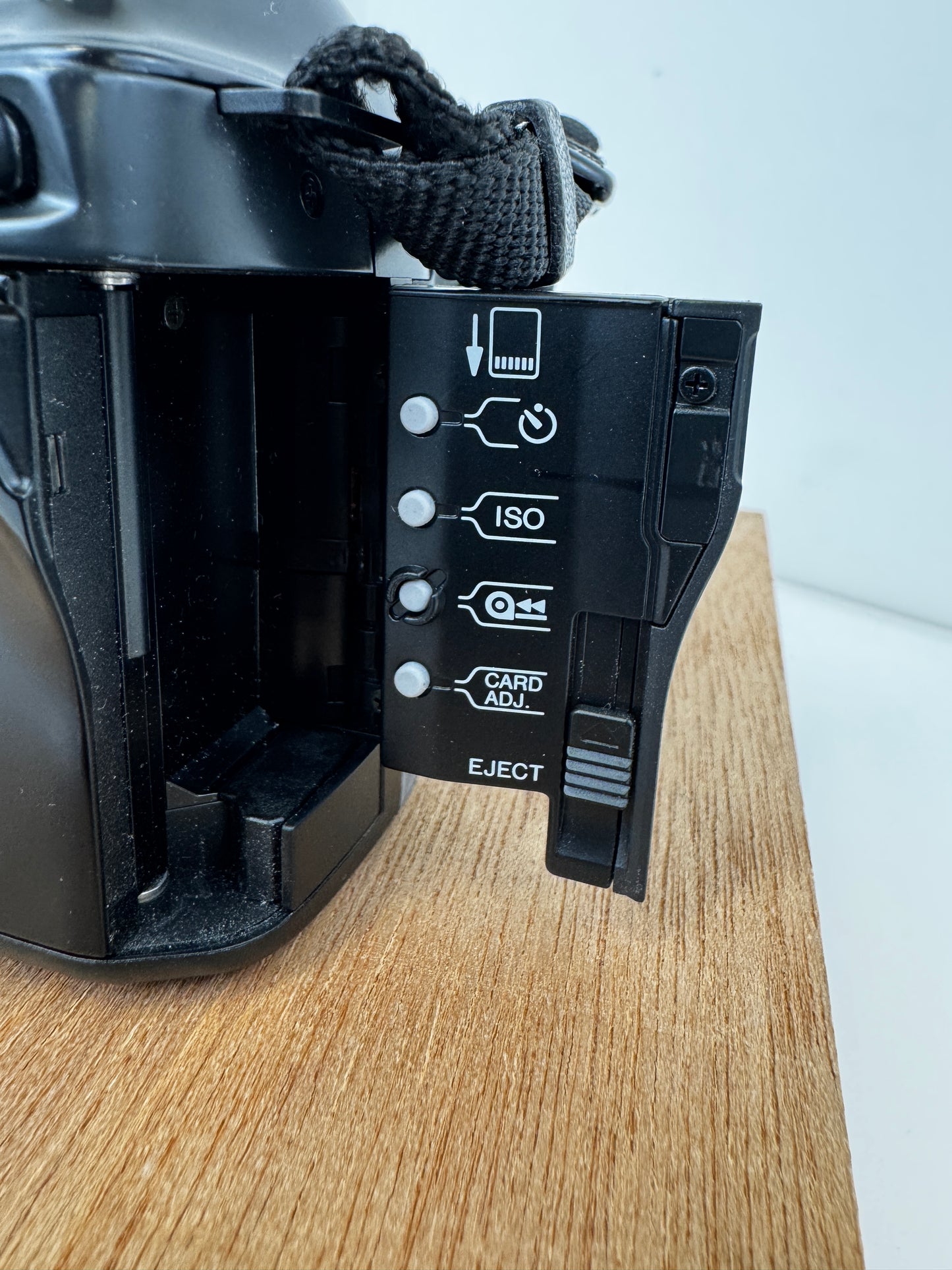 Minolta Dynax 7000i w/ 28-55mm Lens, Portrait/Depth Cards, Manuals & Bag (Untested)