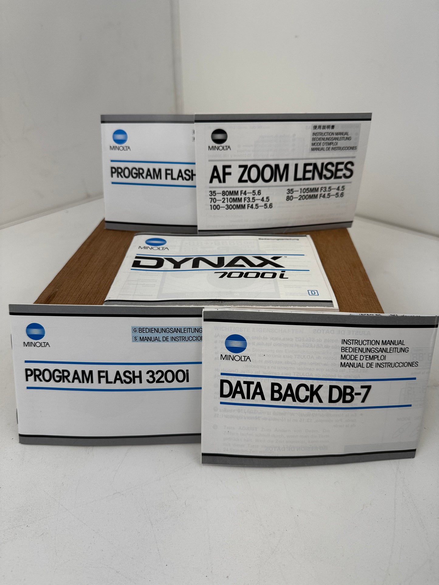 Minolta Dynax 7000i w/ 28-55mm Lens, Portrait/Depth Cards, Manuals & Bag (Untested)