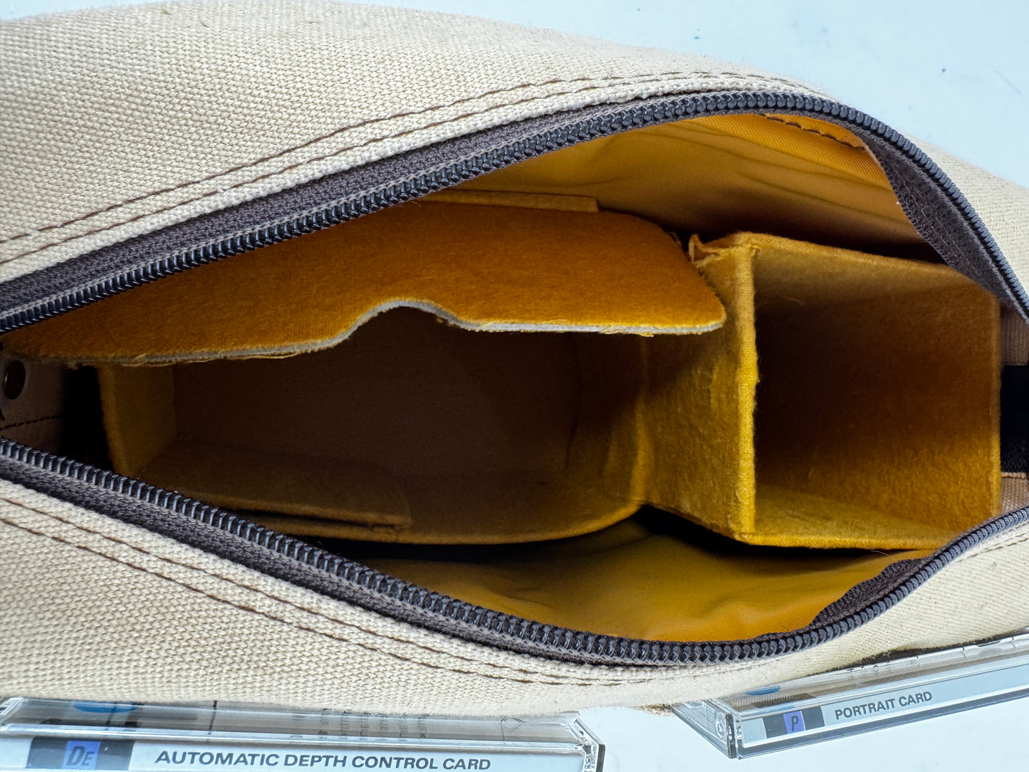 Minolta Dynax 7000i w/ 28-55mm Lens, Portrait/Depth Cards, Manuals & Bag (Untested)