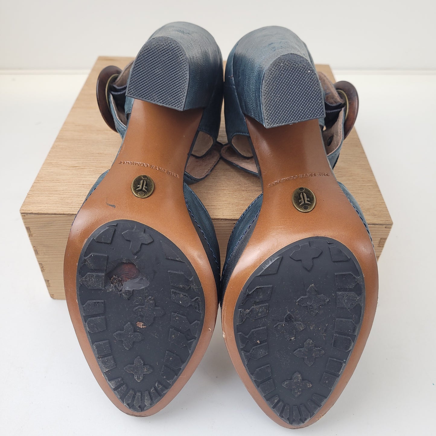 Frye Blue Leather Mary Jane Pumps with Big Wooden Buckle Sz 8 1/2