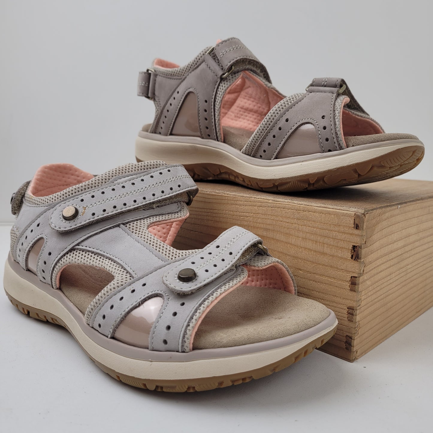 SAS Embark Taupe Women's Sandal Shoes Size 7W Retail $189