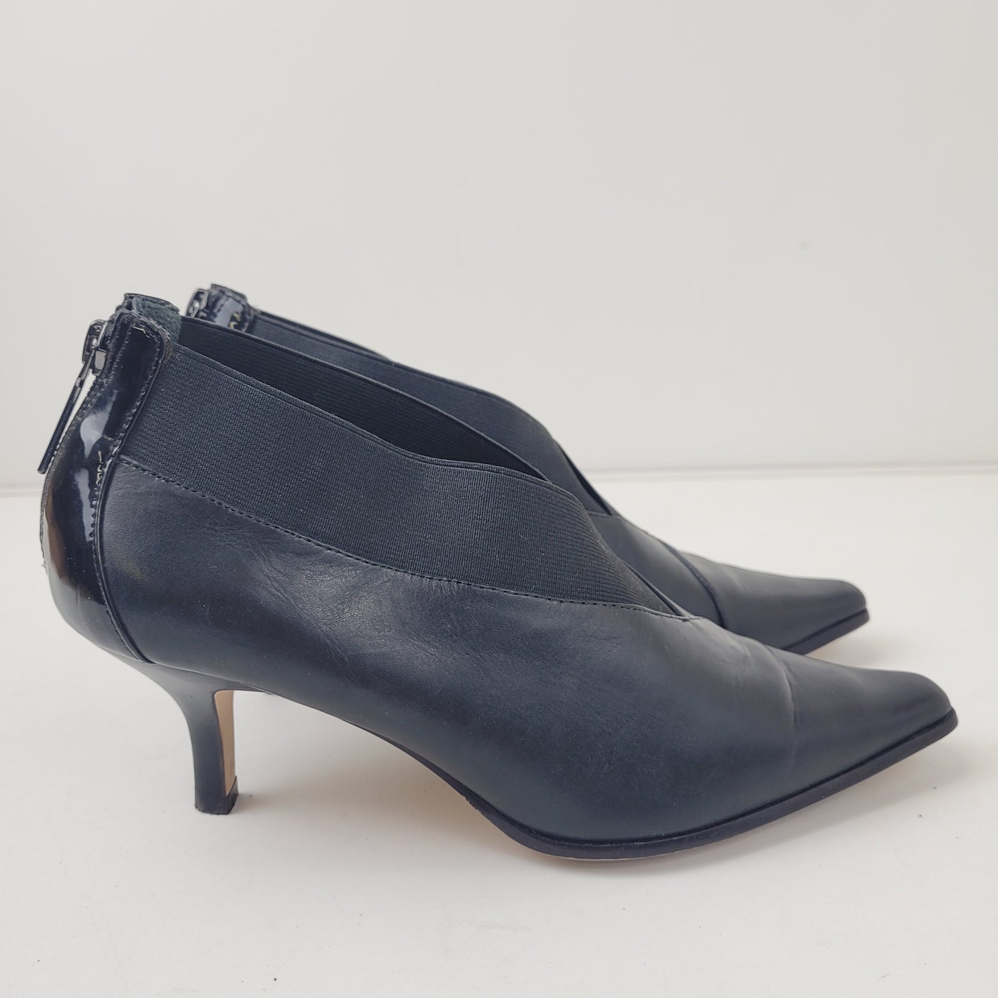 Donald J. Pliner Black Leather Pointed Toe Kitten Heel Shoes Ankle Booties Sz 7M