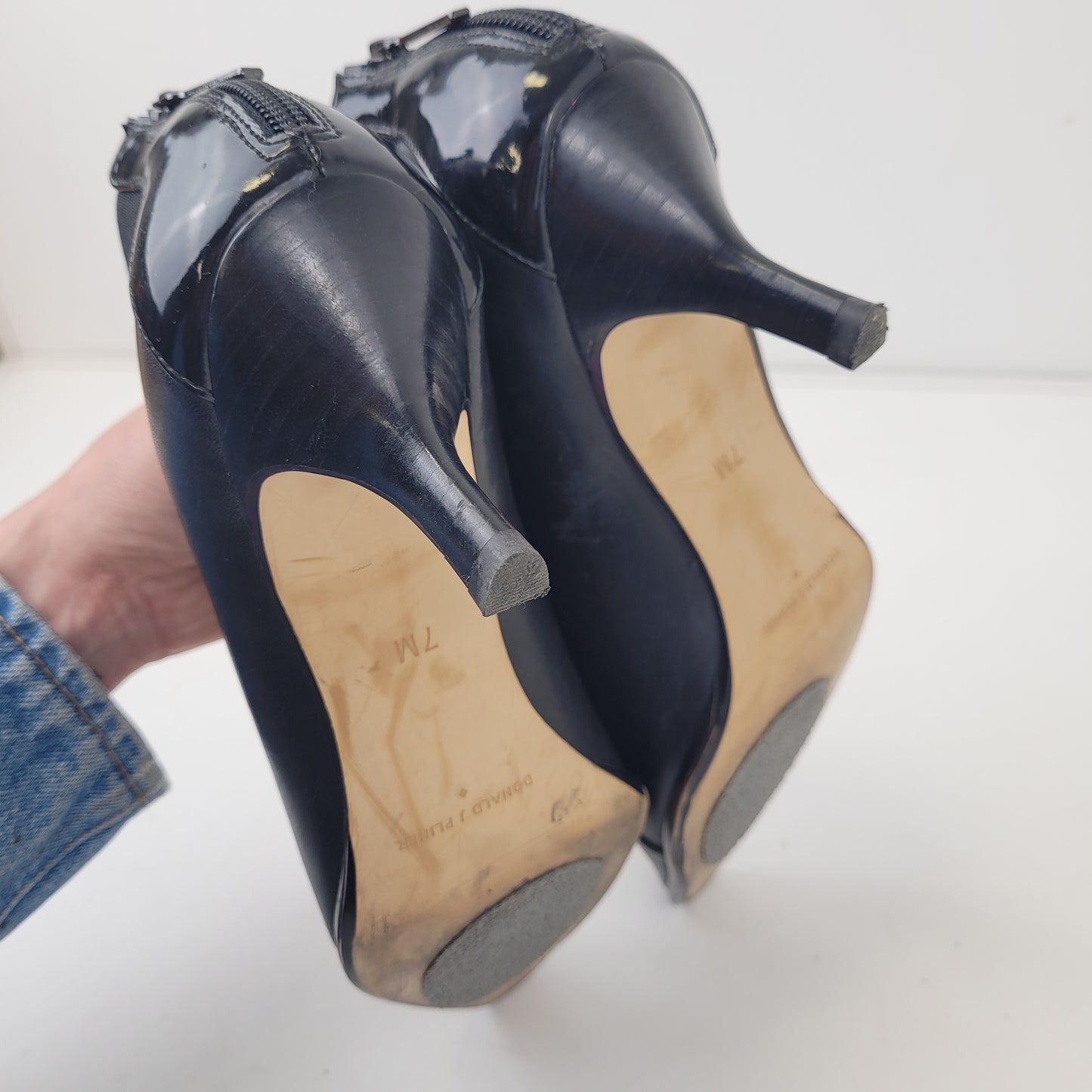 Donald J. Pliner Black Leather Pointed Toe Kitten Heel Shoes Ankle Booties Sz 7M