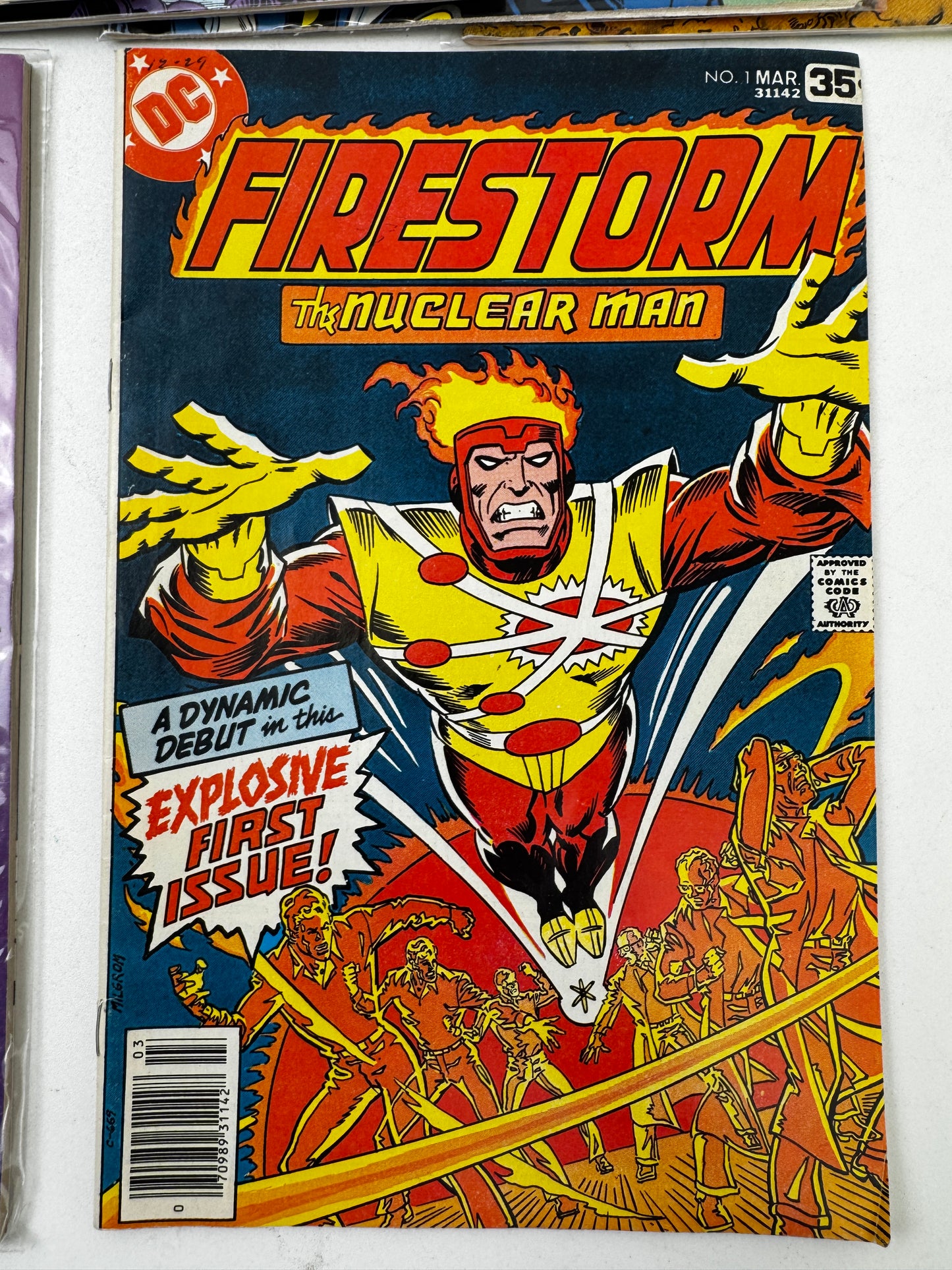 Lot of 10 Various DC Comics (Gotham by Gaslight, DC's Who's Who, Green Lantern Etc.)