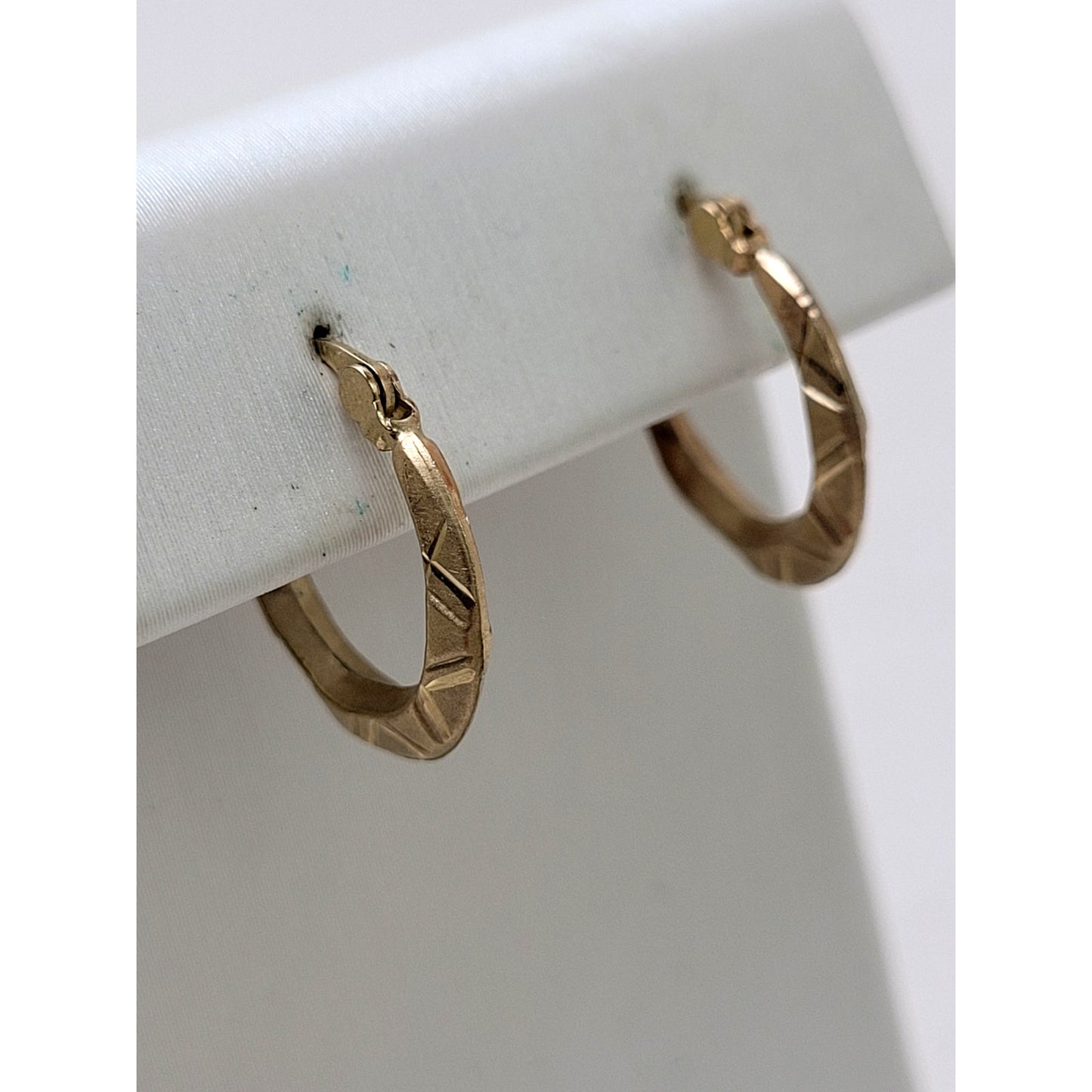 10K Yellow Gold Huggie Hoop Earrings w Geometric Design | .64 grams
