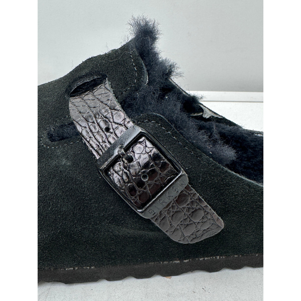 Birkenstock Boston Black Shearling Suede Clogs w/ Embossed Strap Women's Sz 5
