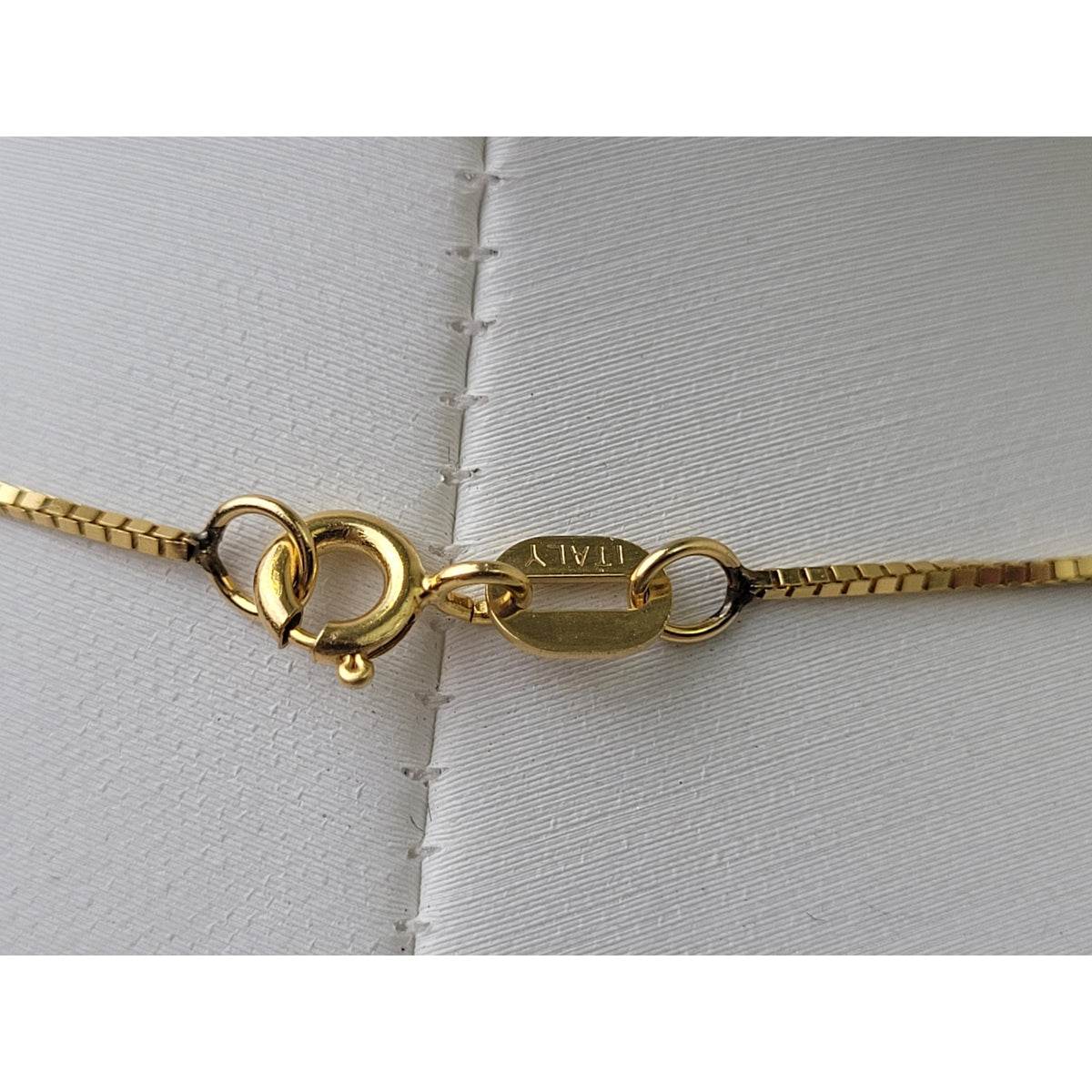 Solid 14K Yellow Gold Vintage Engraved Locket on 20" Gold Box Link Chain | 8.24g