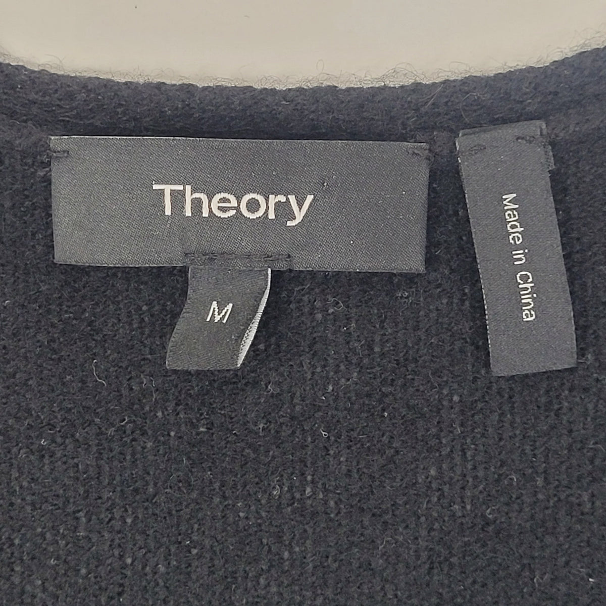 Theory Black 100% Cashmere V-Neck Sweater Relaxed Pullover Fit Women's Sz M
