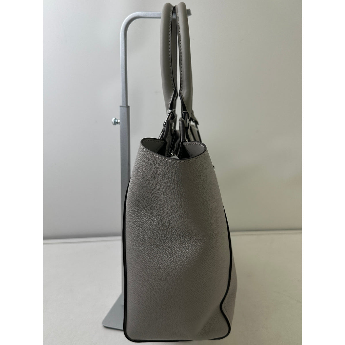 Michael Kors Hayes Large Tote in Pearl Grey NWT